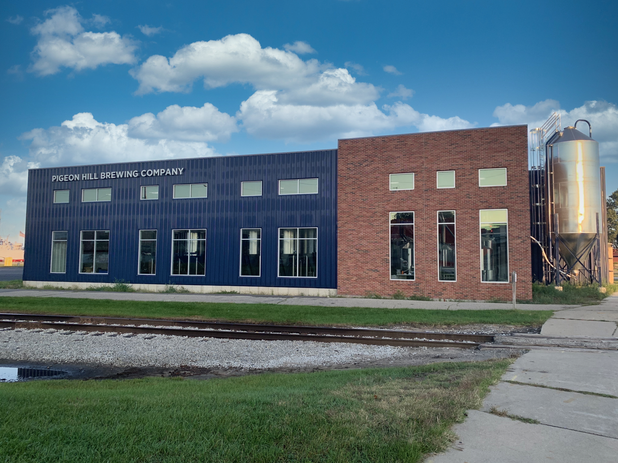 Pigeon Hill Starts New Chapter By Moving Taproom To Downtown Muskegon Brewing Facility Mlive Com