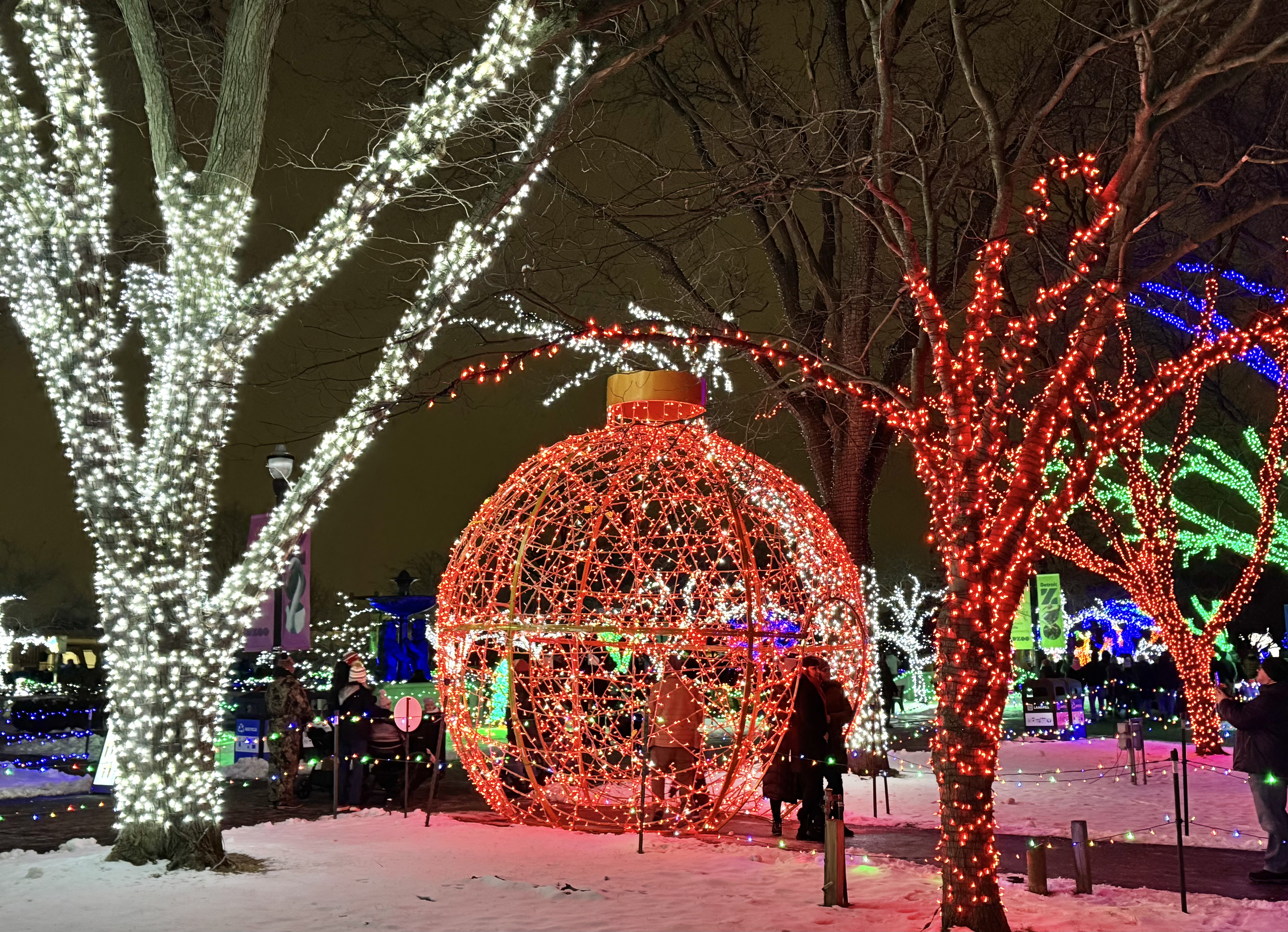 Dazzling Christmas walkthrough has 5 million lights, hundreds of