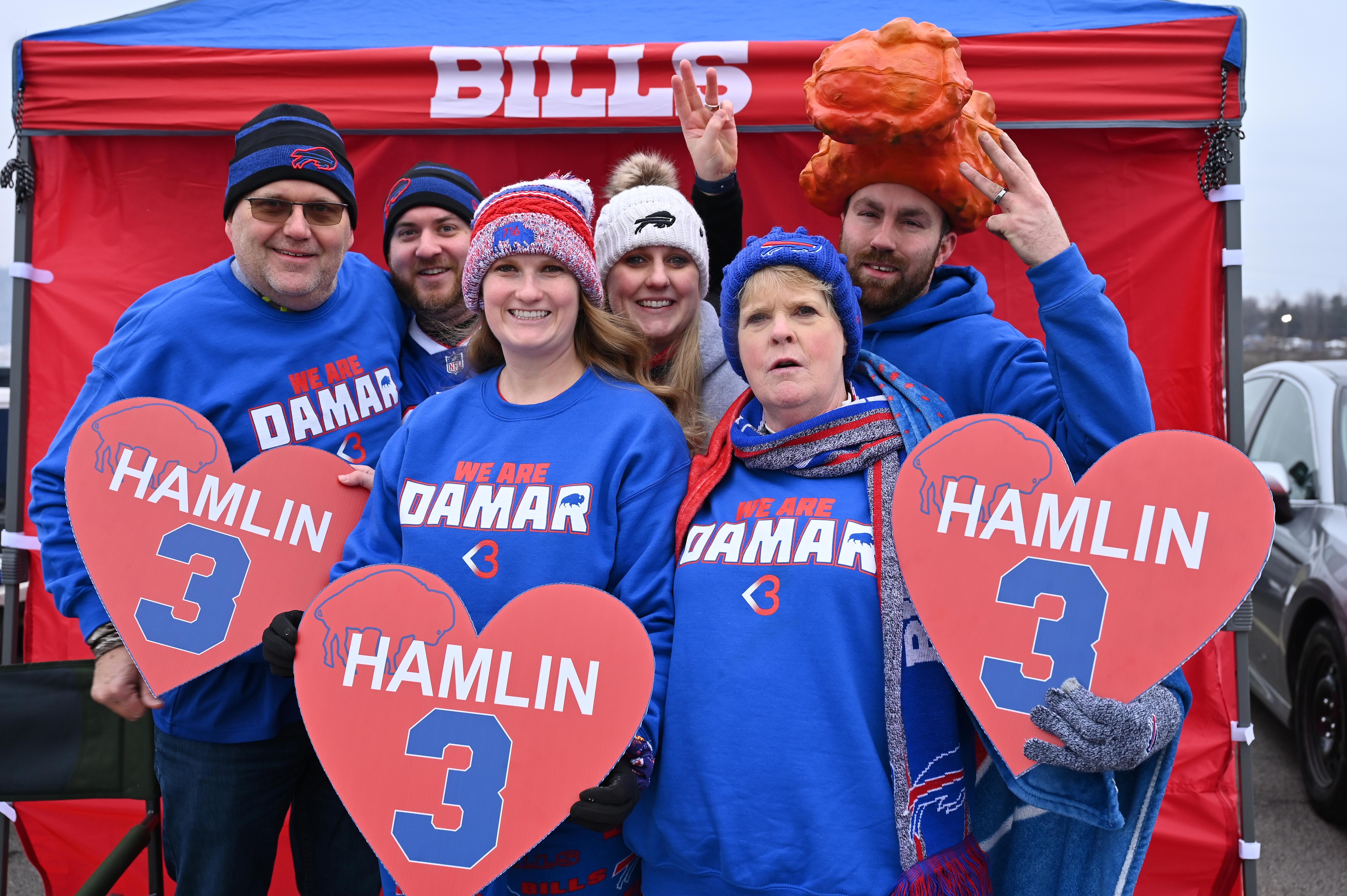 NFL players, fans pay tribute to Bills safety Damar Hamlin 