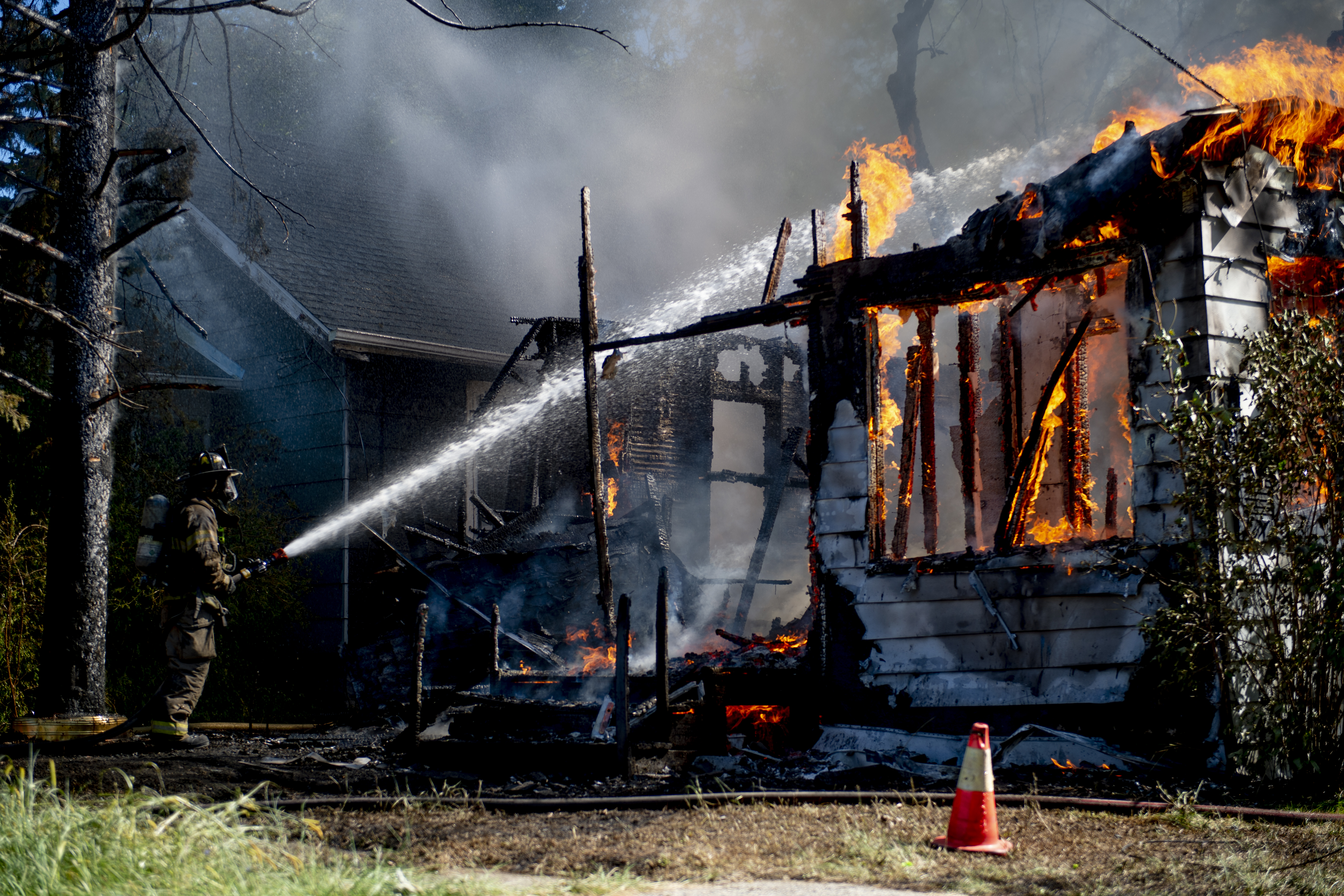 Firefighters battle fully-engulfed house fire in Flint - mlive.com