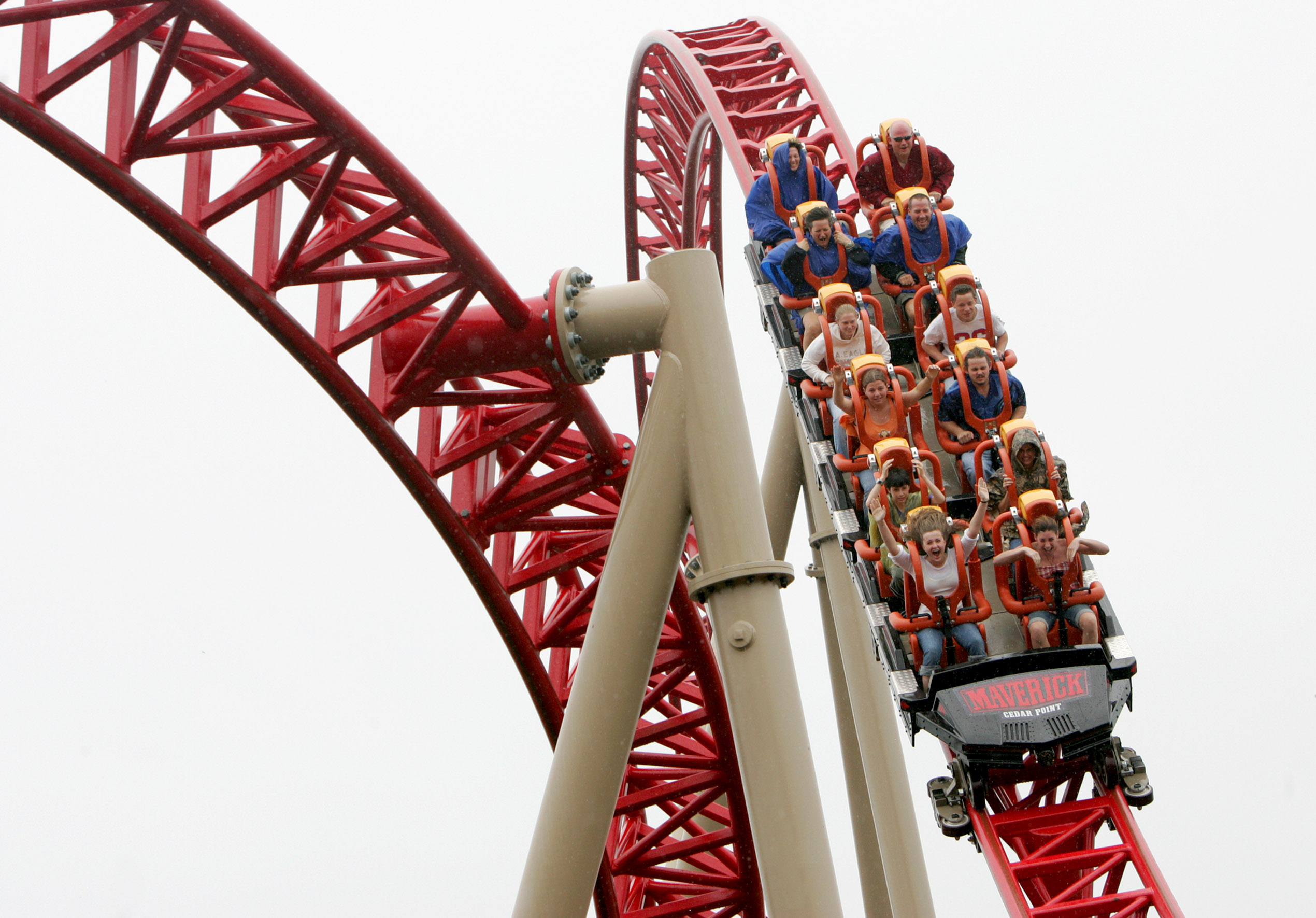 Cedar Point roller coaster rider says loose cellphone hit him in