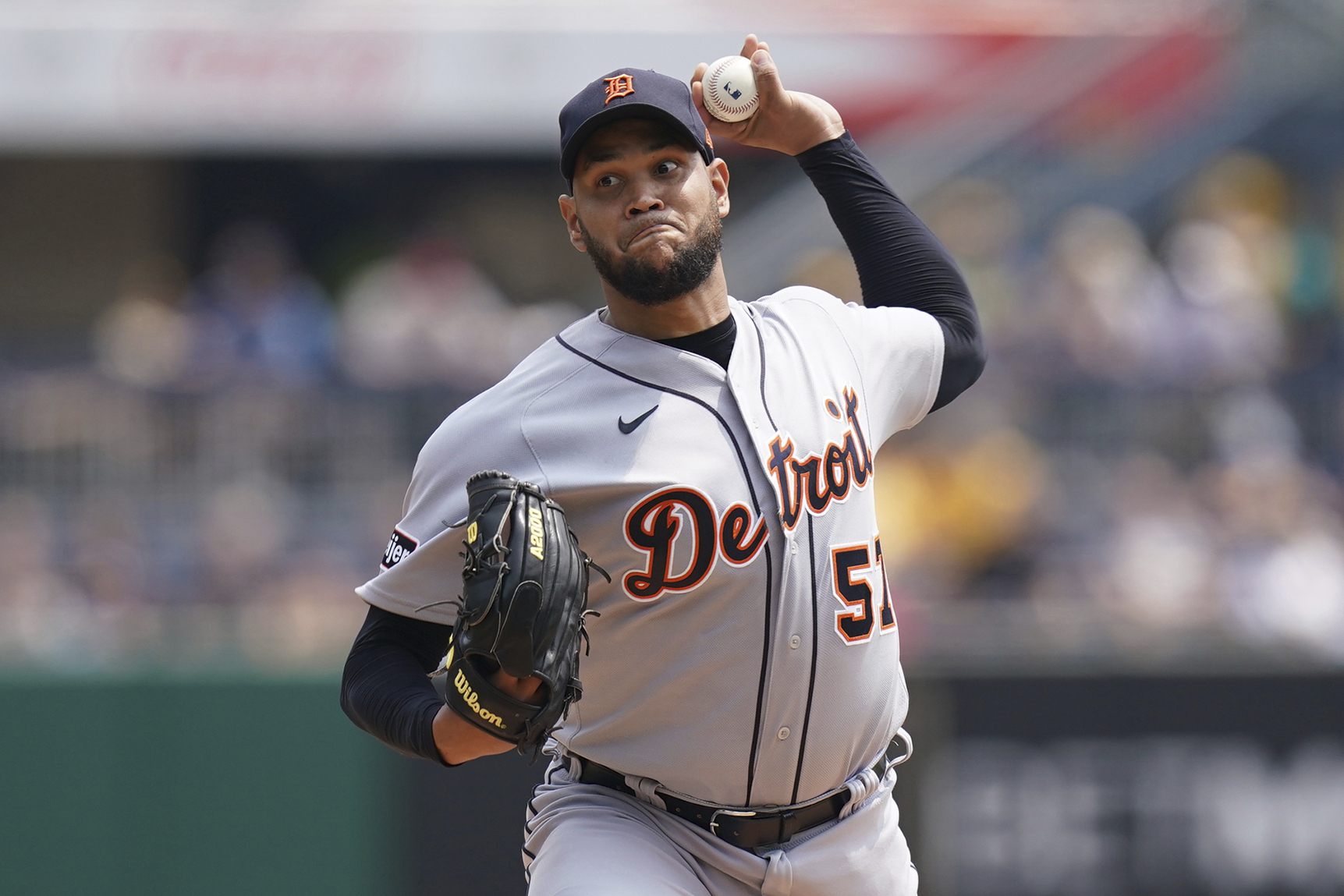 Tigers throw away chance to win series vs. first-place Minnesota