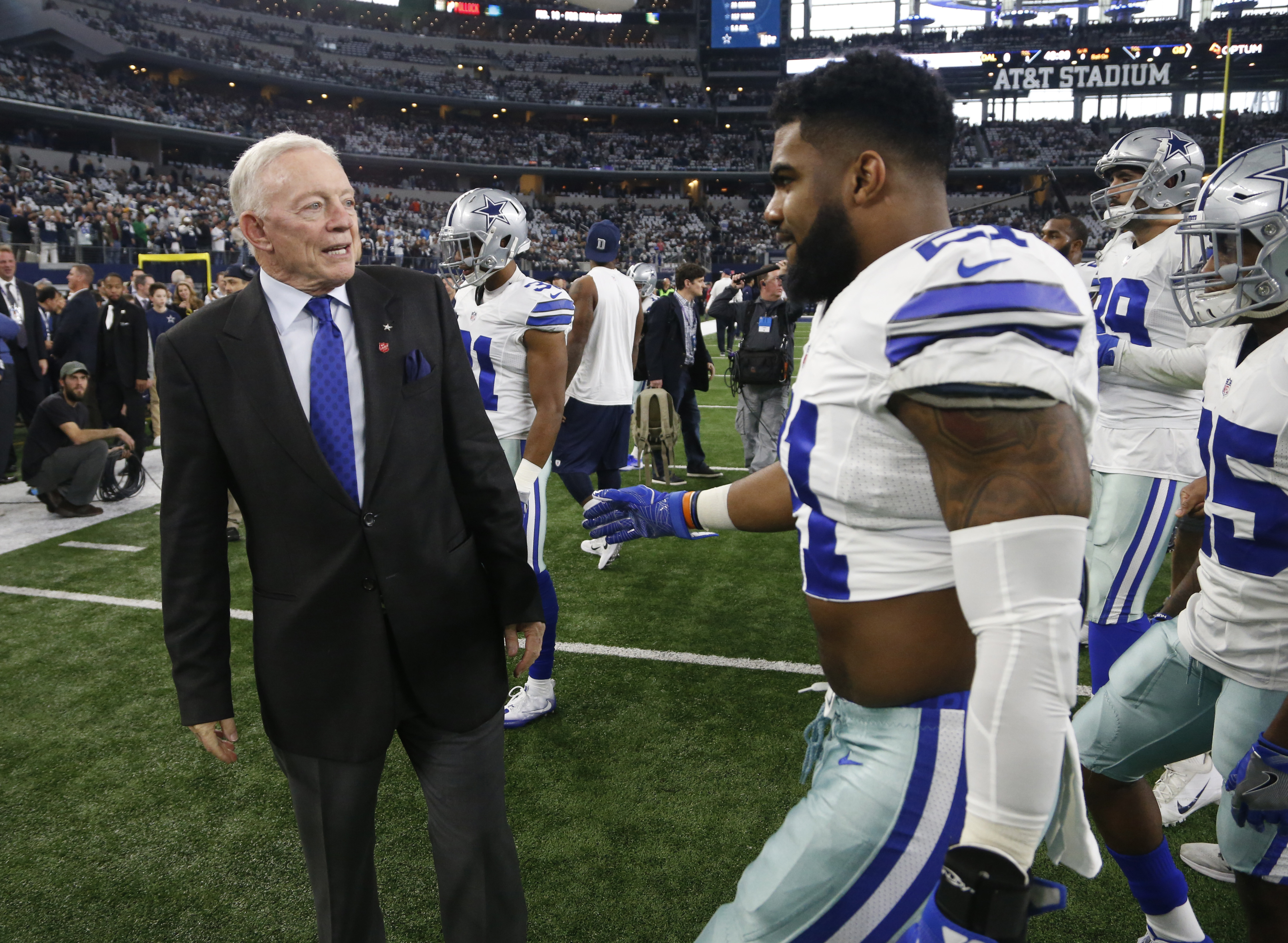 Jerry Jones hints Zeke Elliott will be honored when Patriots visit Cowboys  