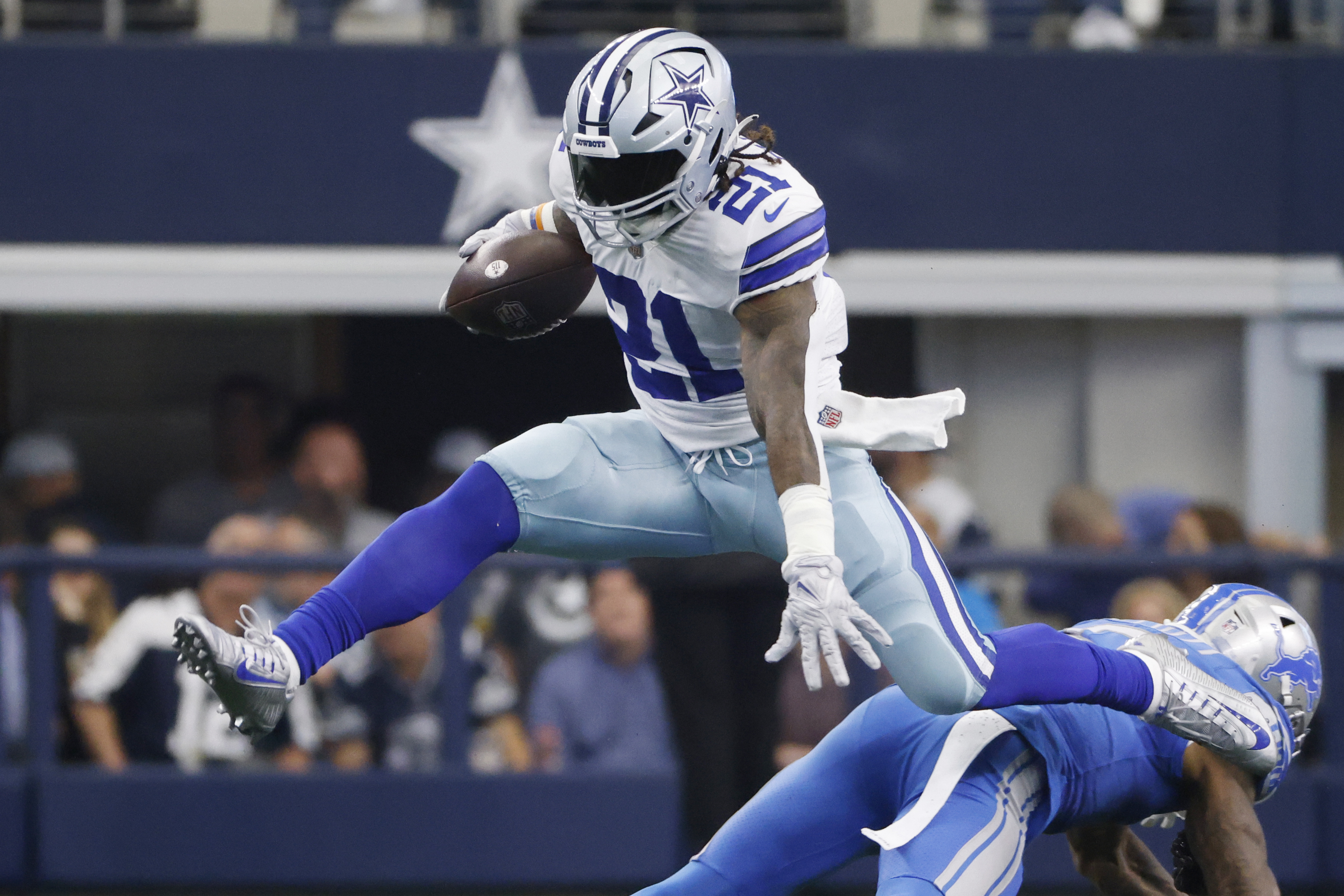 Ezekiel Elliott to visit Patriots as running back free agent