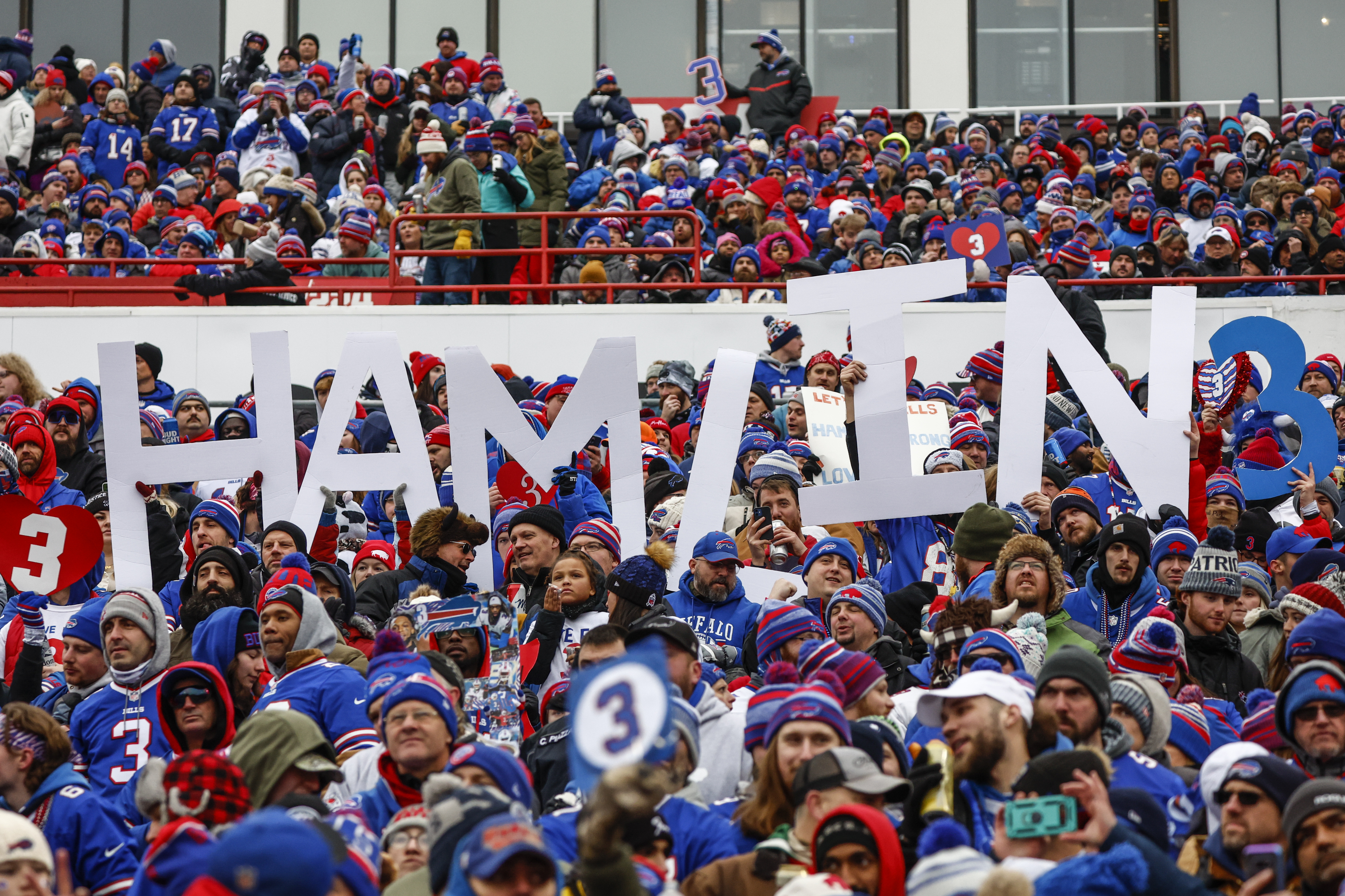 Bill Belichick, Patriots players wore 'Love for Damar' Hamlin T-shirt in  pregame 