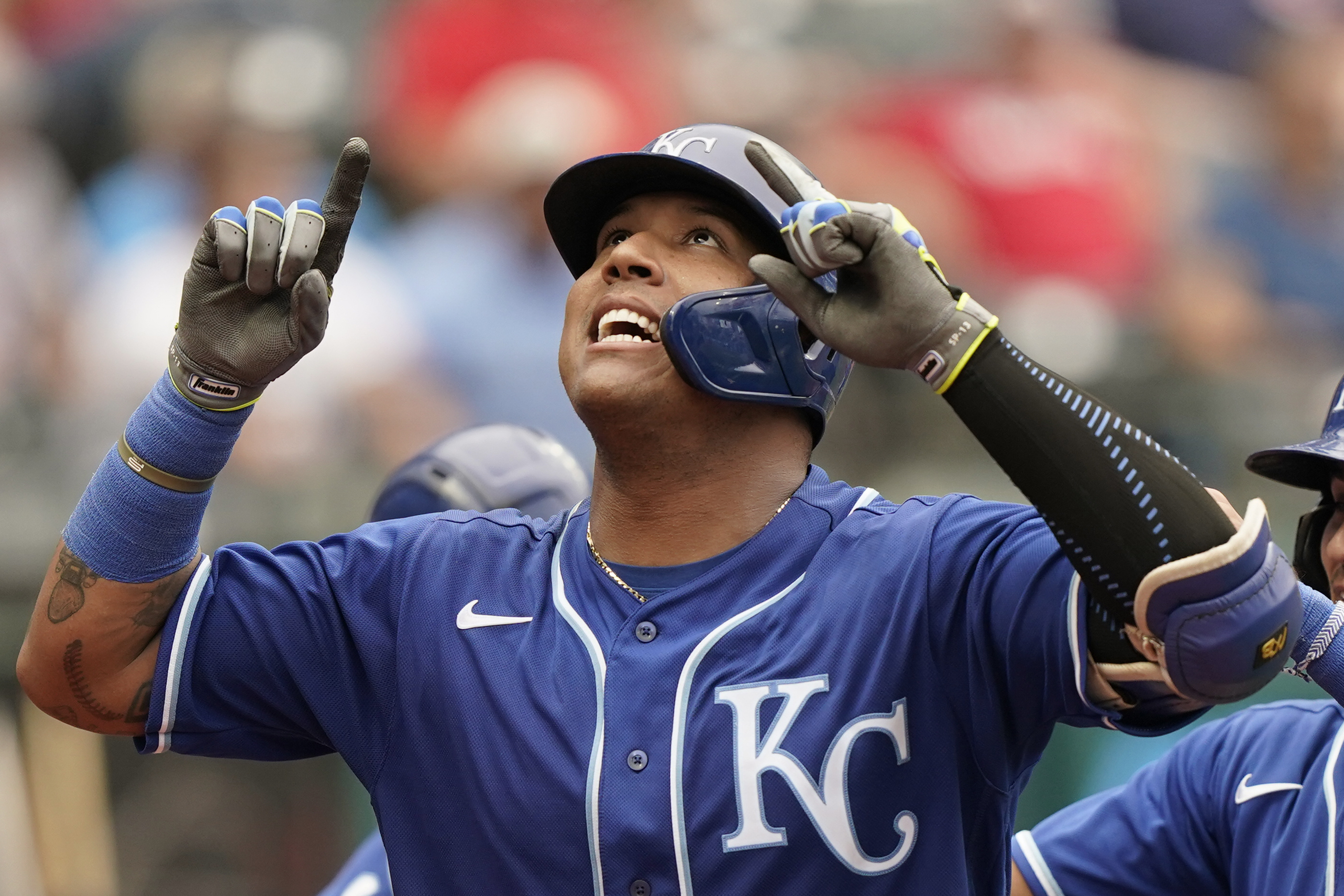 Watch: Royals' Salvador Perez passes Johnny Bench with 46th home