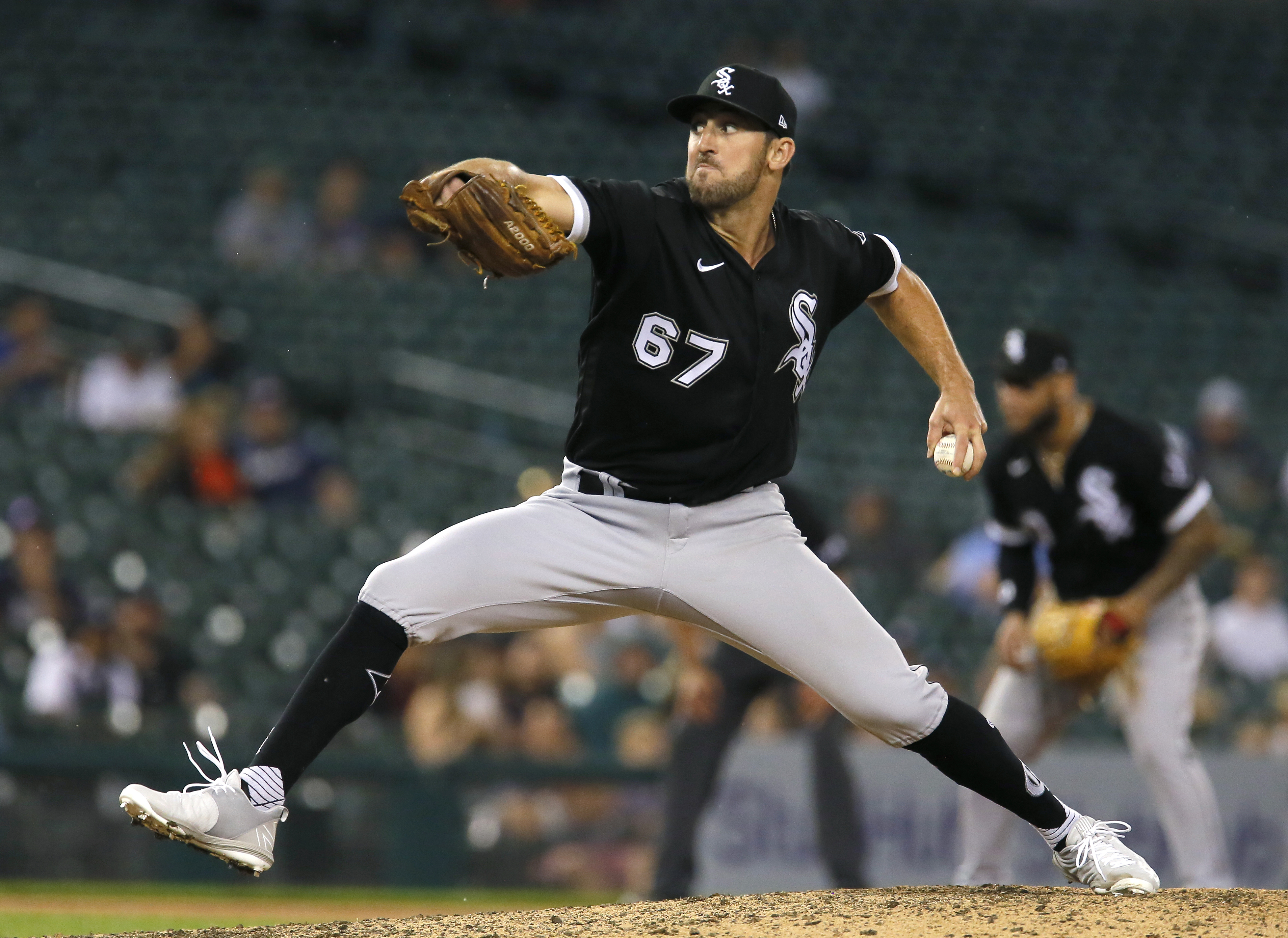 Tigers claim lefty reliever off waivers from Phillies 