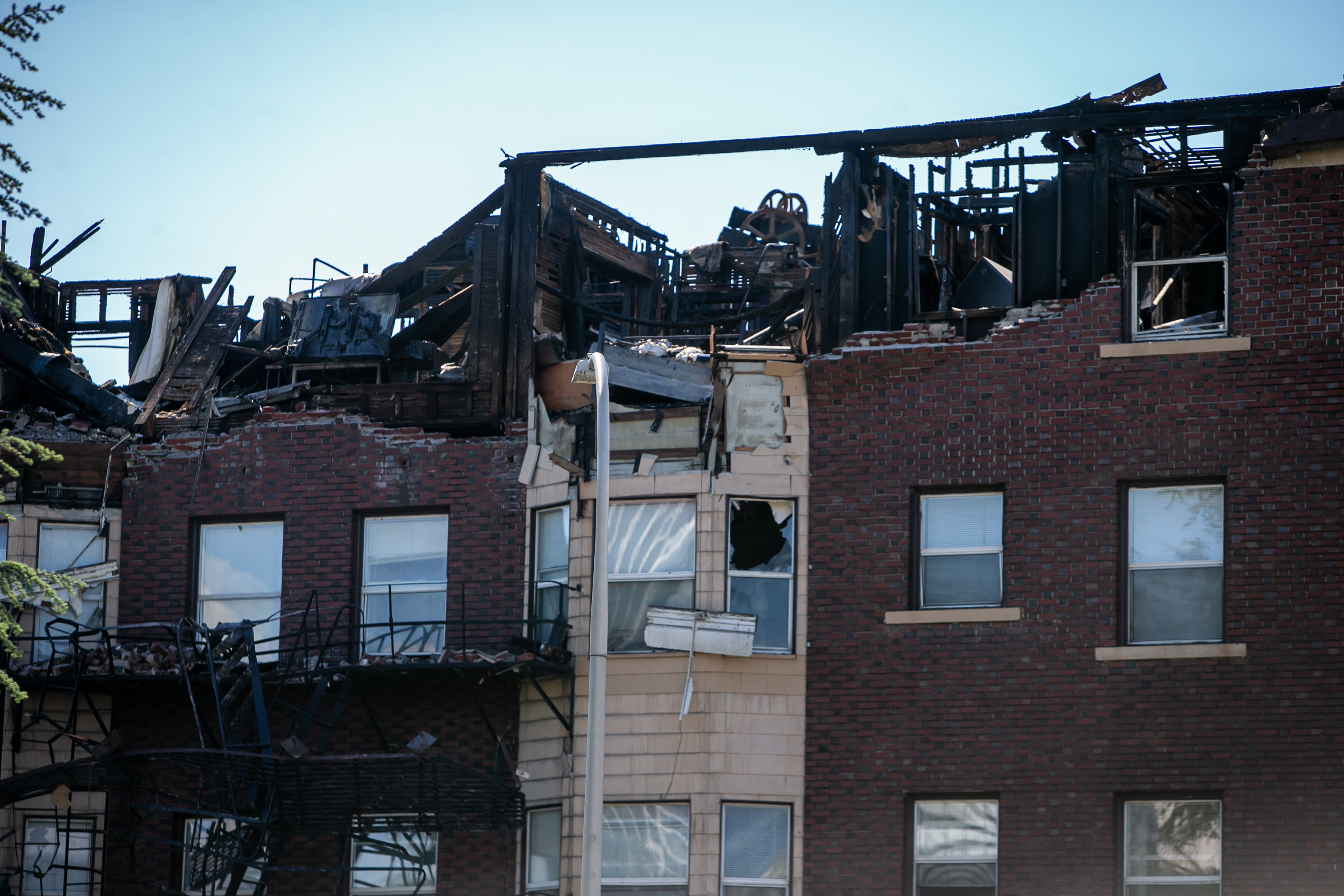 Southwest Portland apartment building partially collapses after fire ...