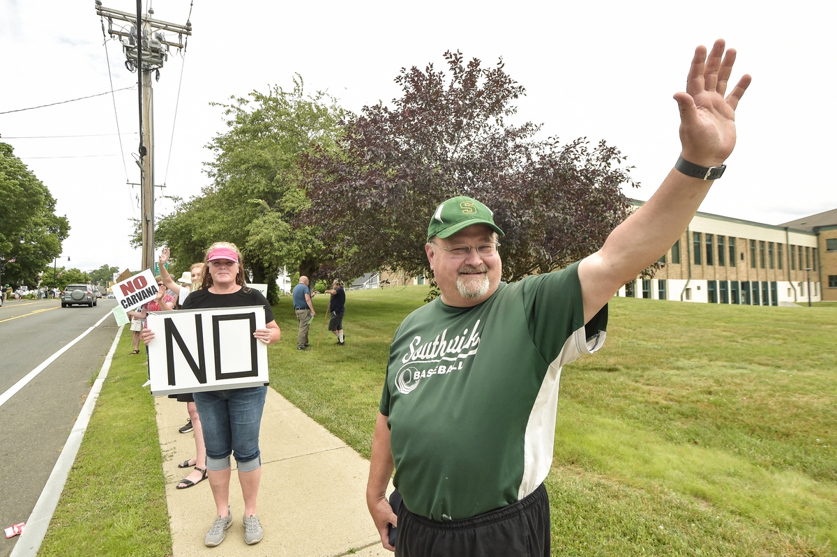 Carvana protest in Southwick (Photos)