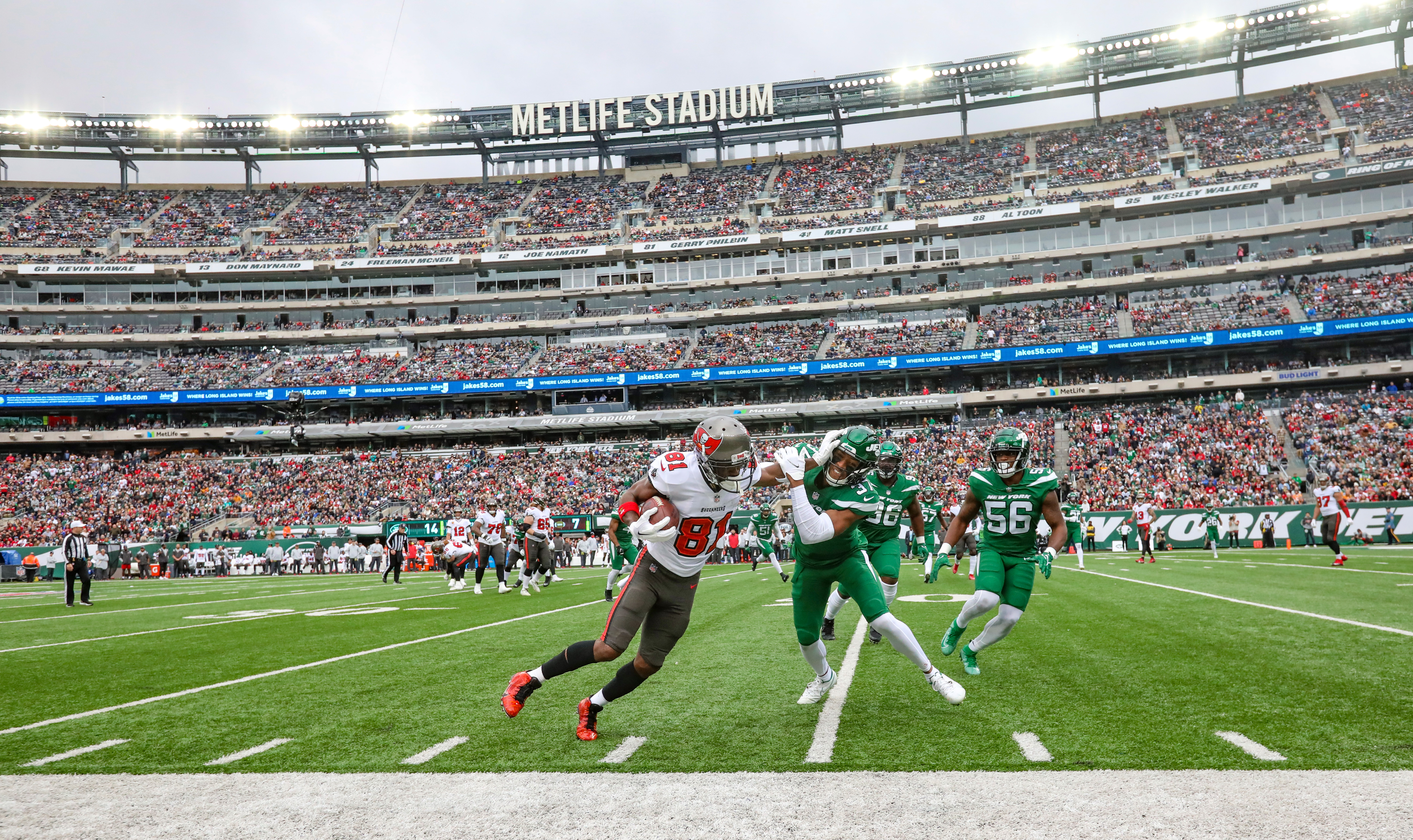 Antonio Brown Storms Off Field During Buccaneers' Win Over Jets - The New  York Times