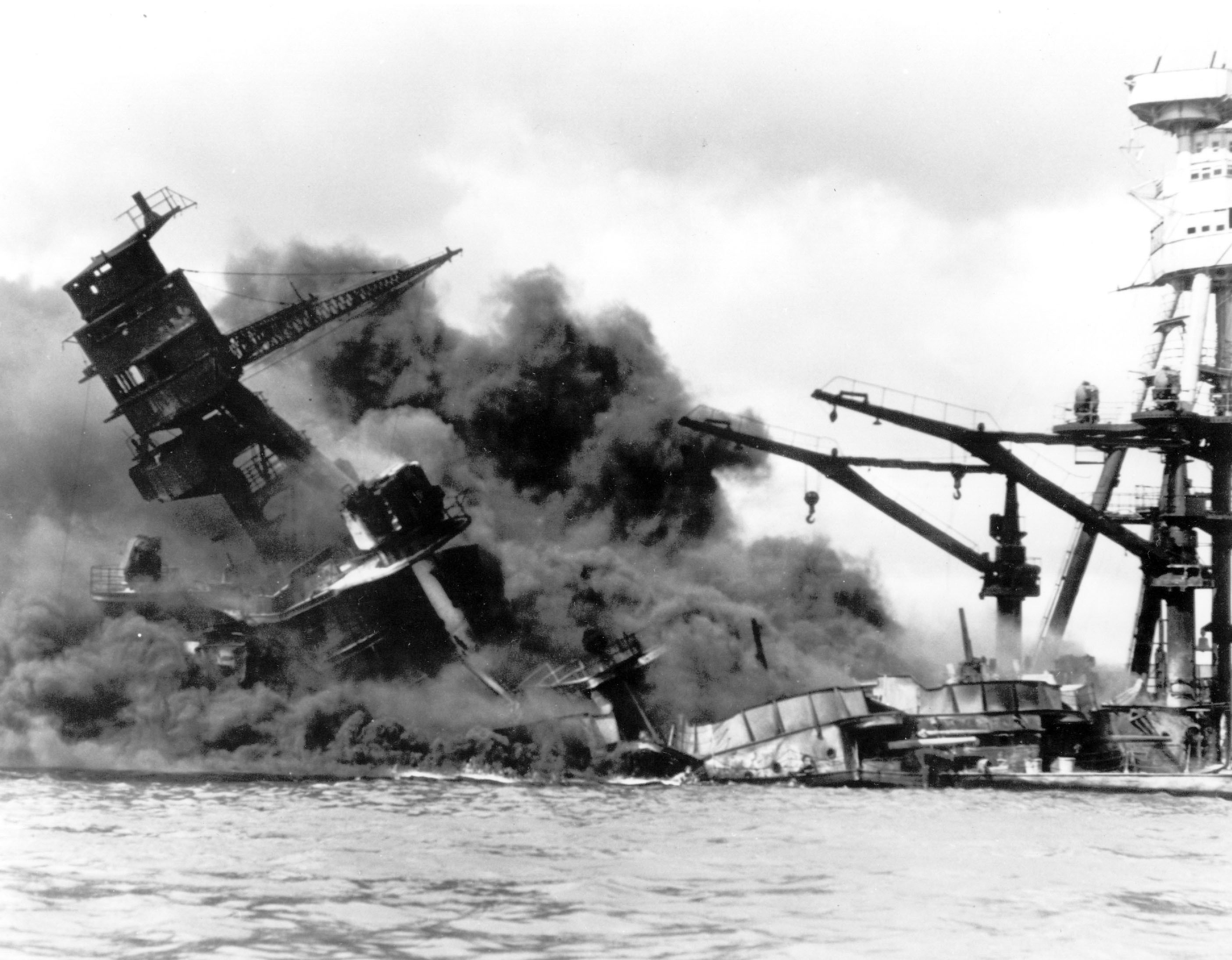 Сша после мировой войны. Атака на «пёрл‑Харбор», 7 декабря, 1941. Нападение Японии на Перл-Харбор. Нападение на пёрл-Харбор 1941. Атака Японии на пёрл-Харбор (7 декабря 1941 г.