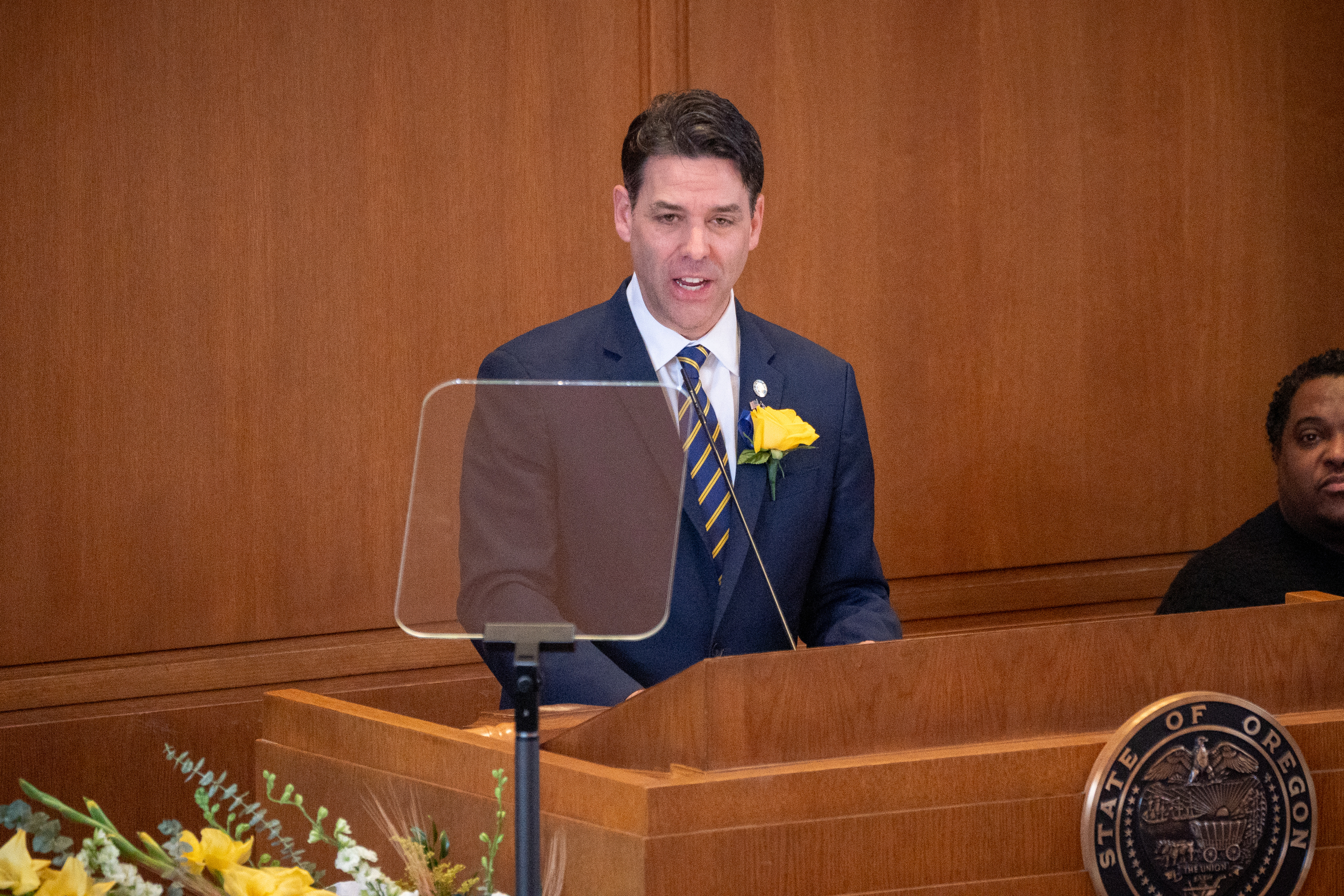 Oregon lawmakers sworn in at Salem Capitol January 2025 - oregonlive.com