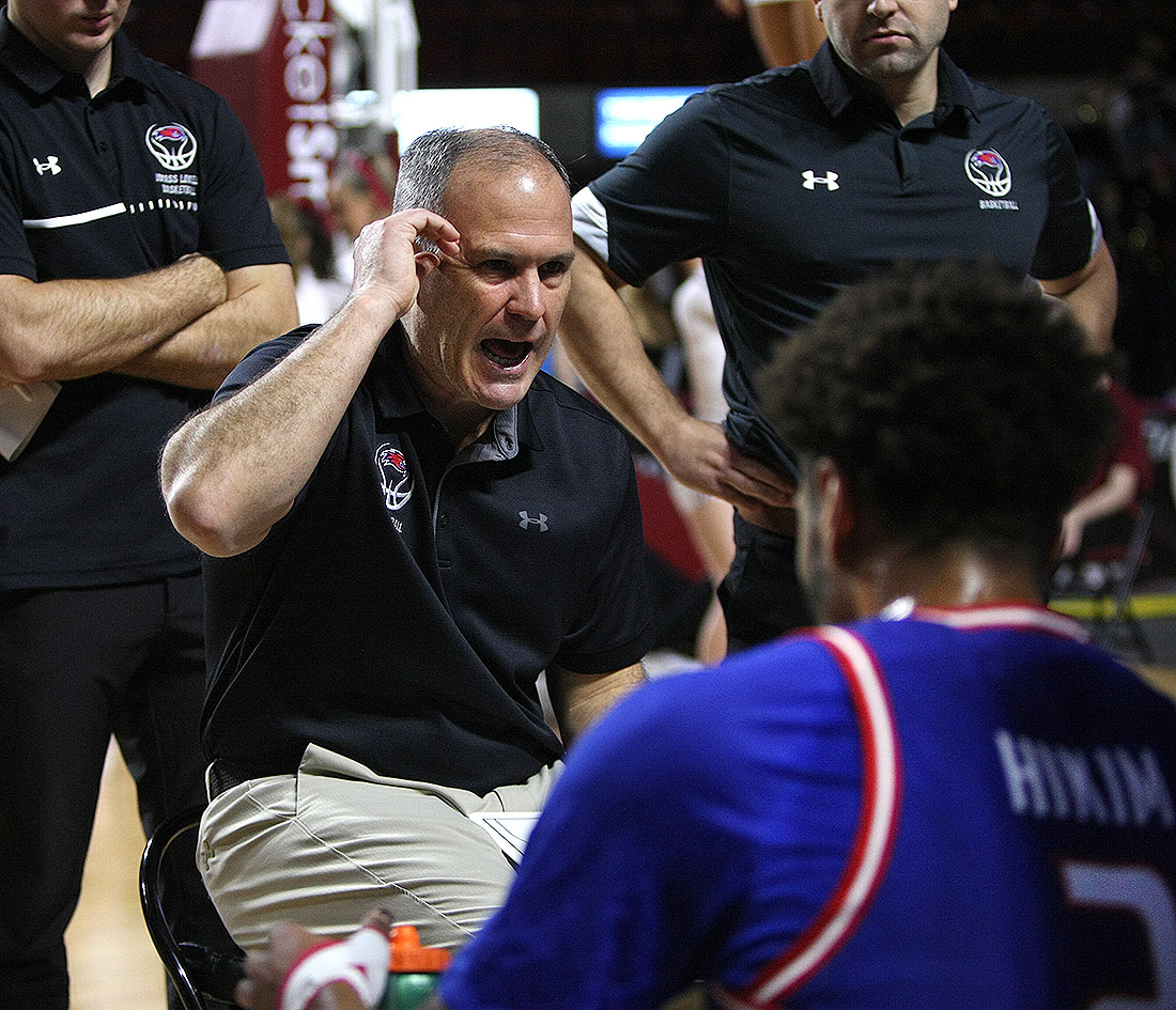 UMass Men's Basketball Vs UMass Lowell 12/8/22 - Masslive.com