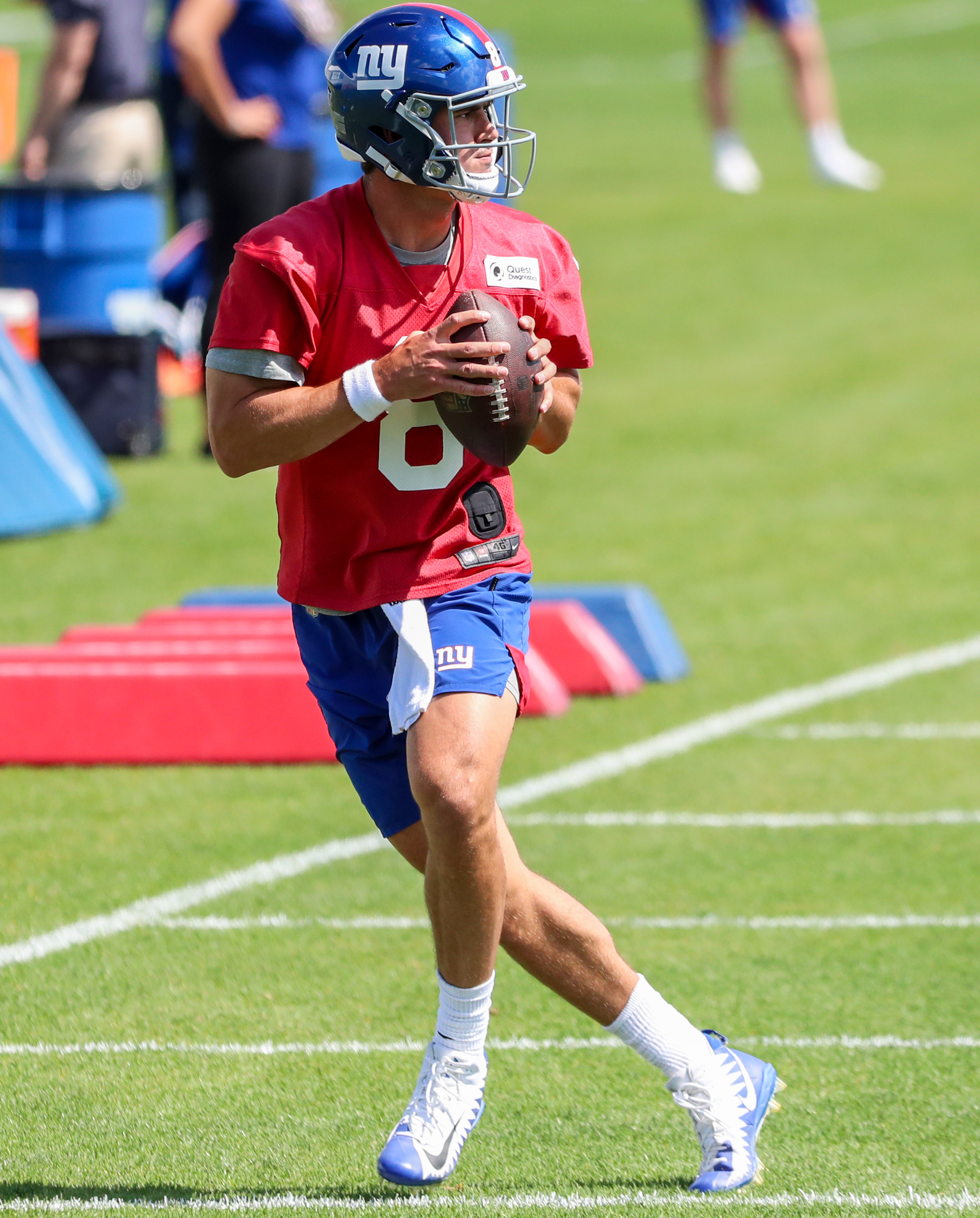 New York Giants' Carter Coughlin working with ILBs during OTAs