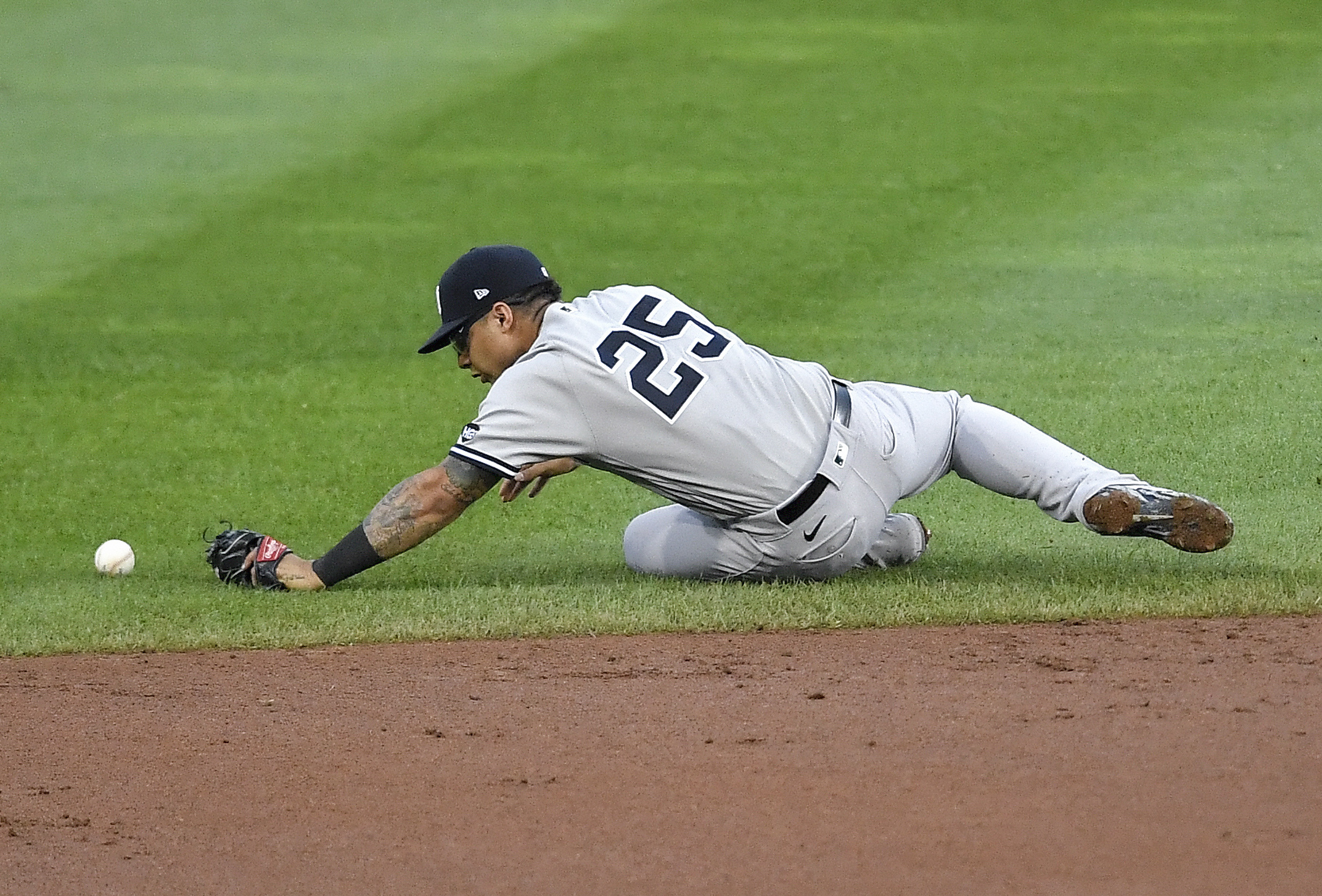 Voit plunked then catches ball, 07/23/2023