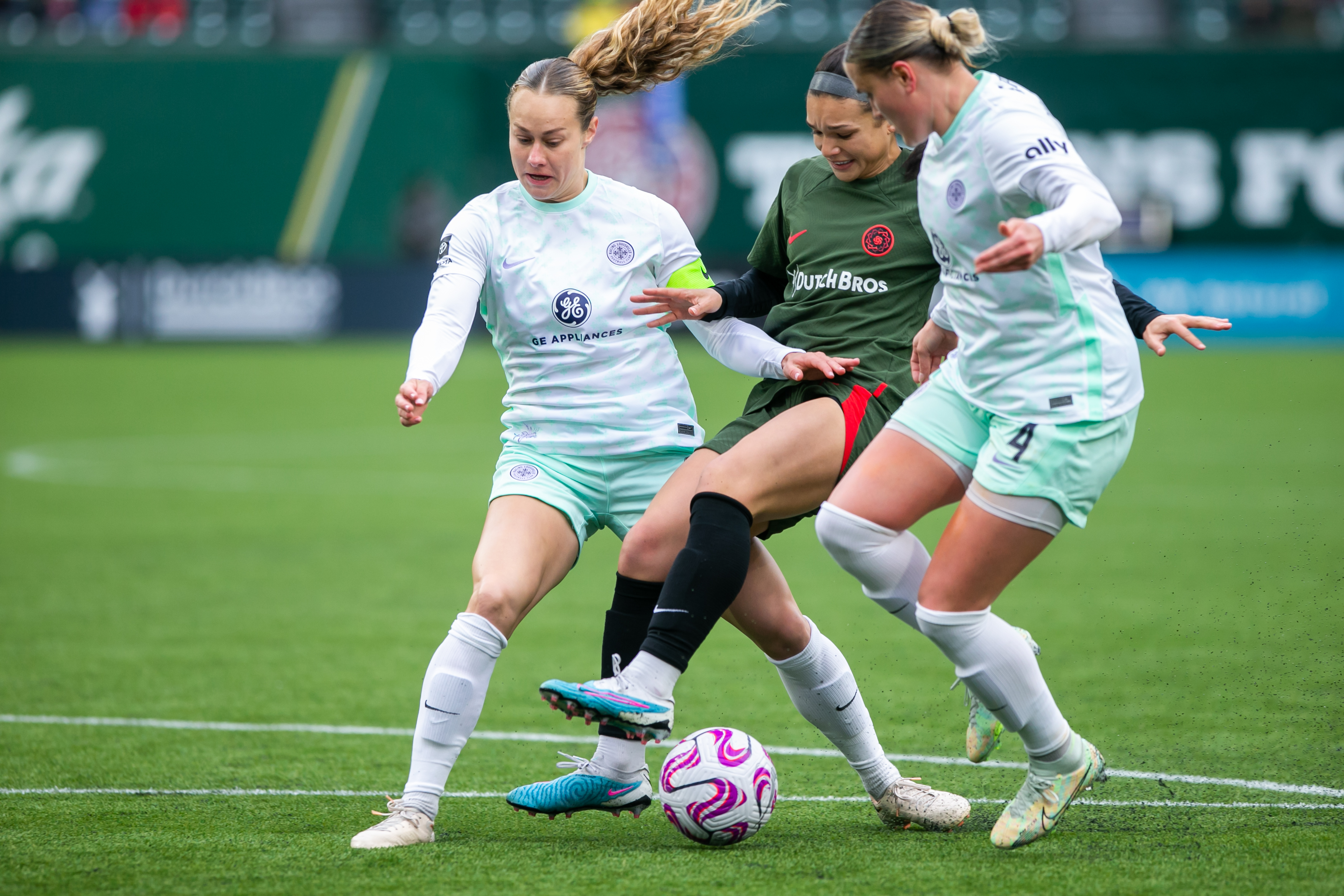 Portland Thorns sneak past Racing Louisville 1-0 in preseason