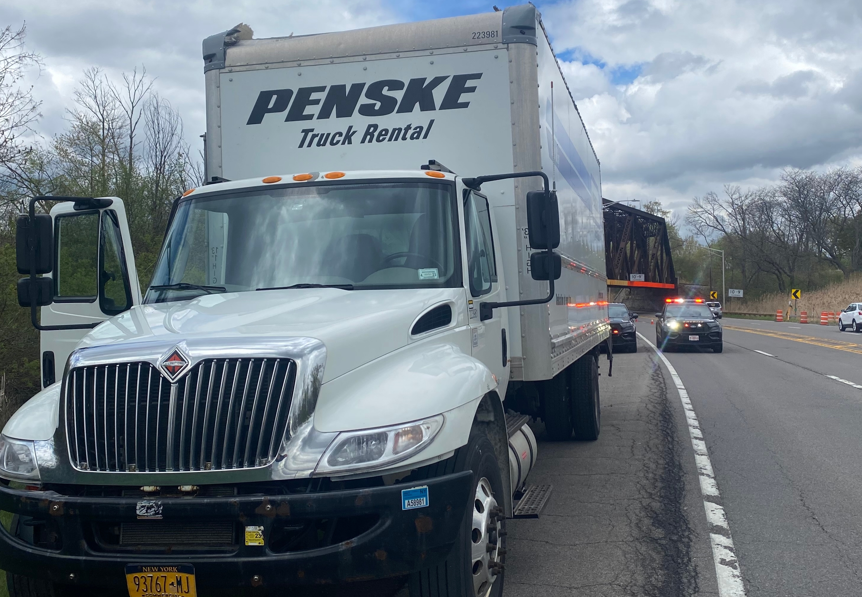 Truck coming from Amazon warehouse hit parkway bridge