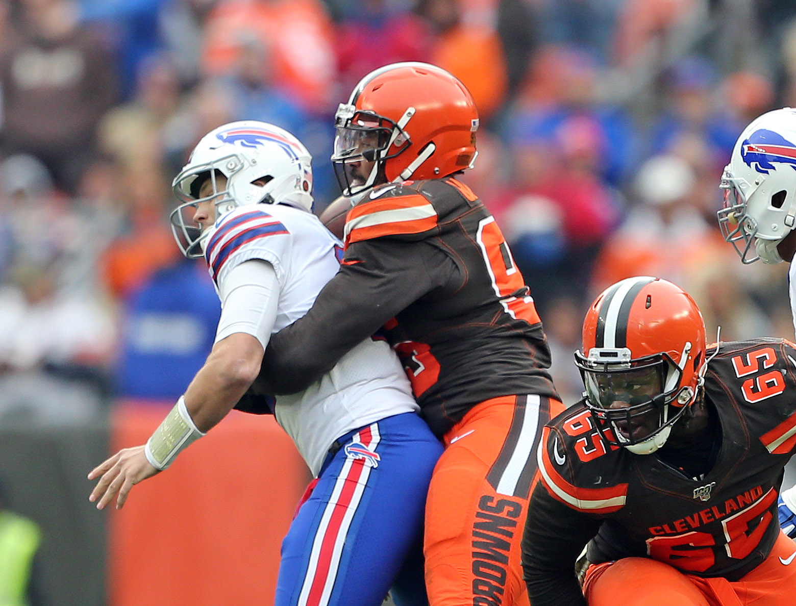 Cleveland Browns' Myles Garrett signs 5-year extension