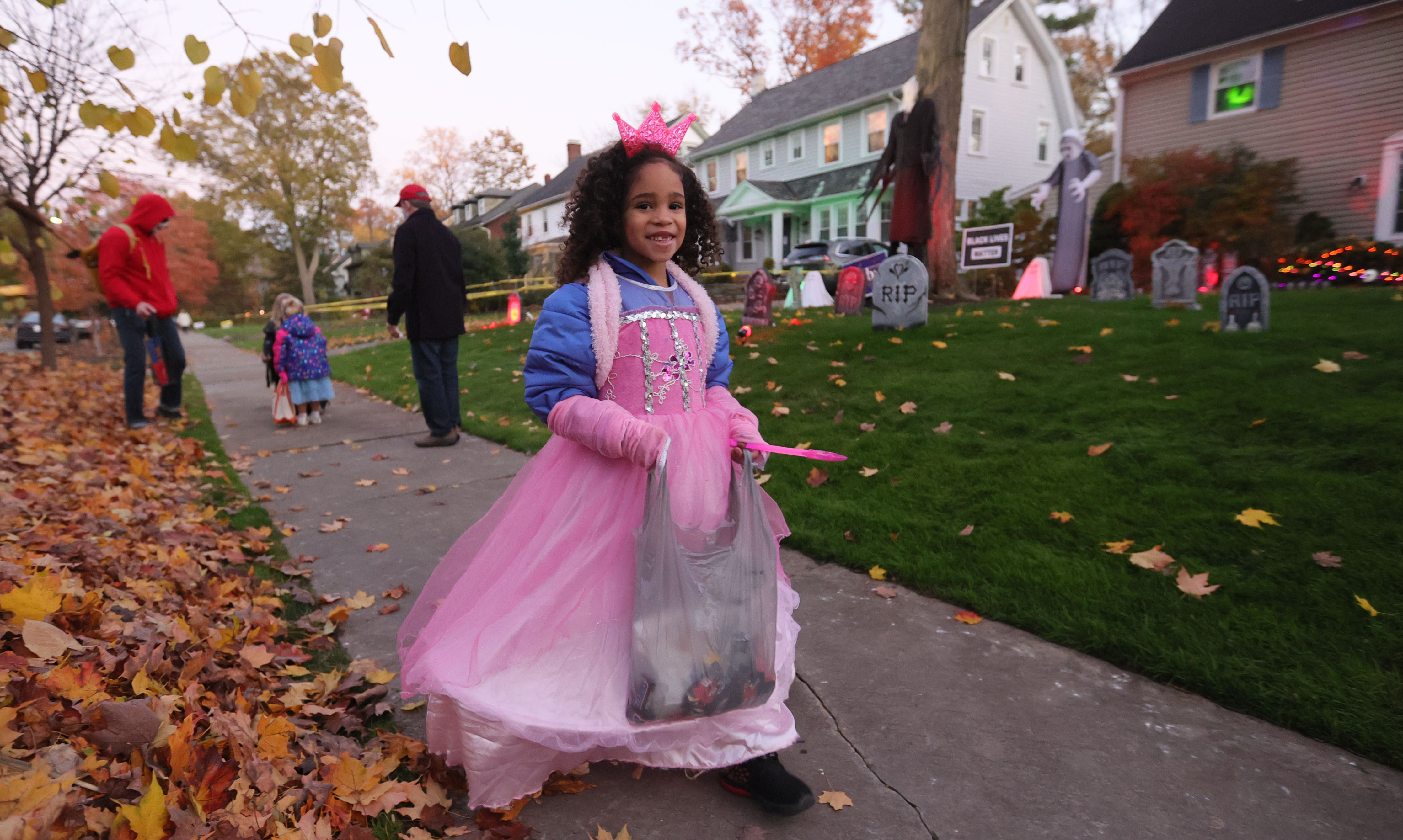 Halloween trickortreating in Cleveland Heights, October 31, 2020