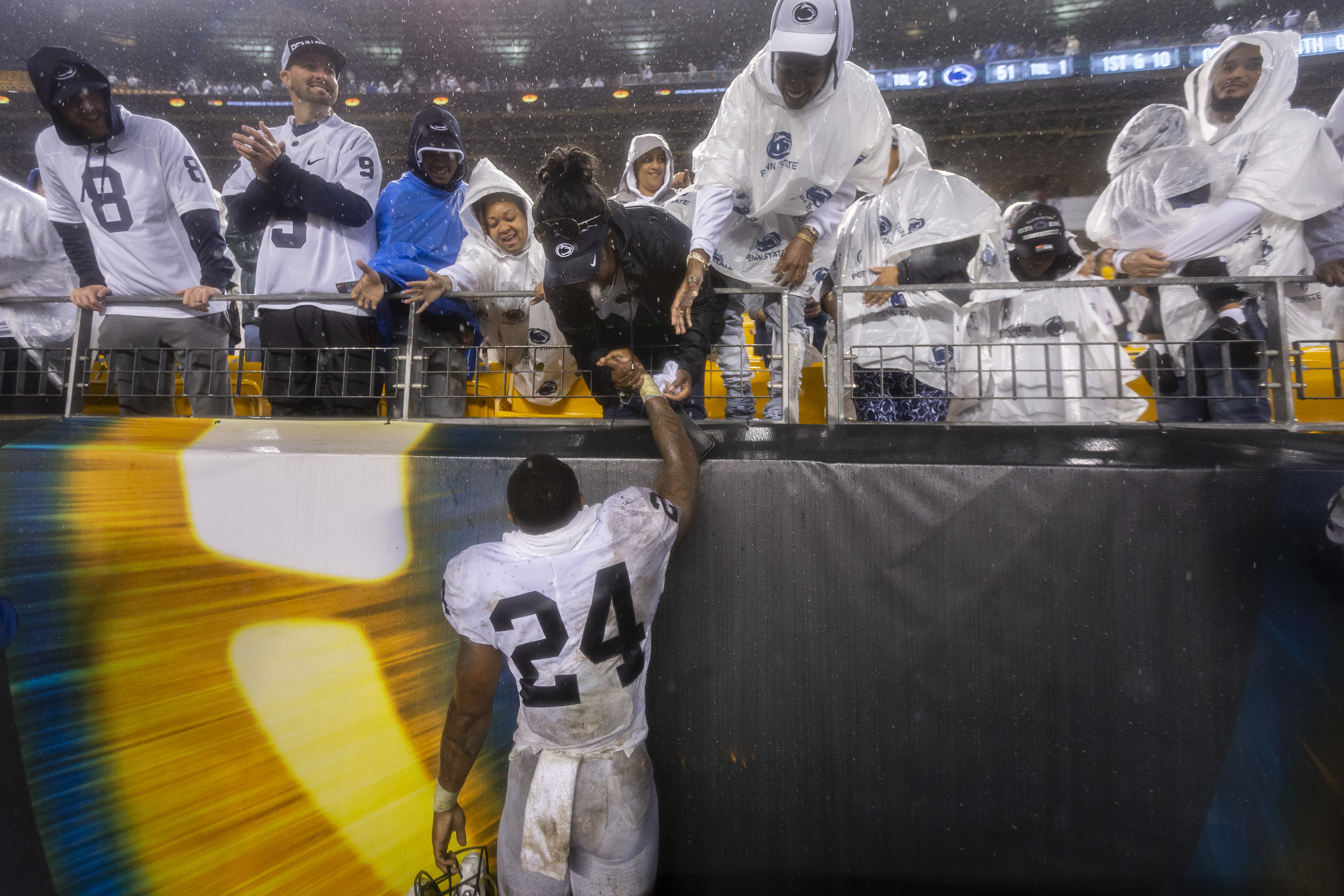 Eagles' Miles Sanders gives back to youth community, hopes for