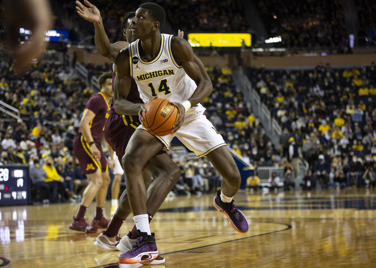 pink shoes michigan basketball 2019