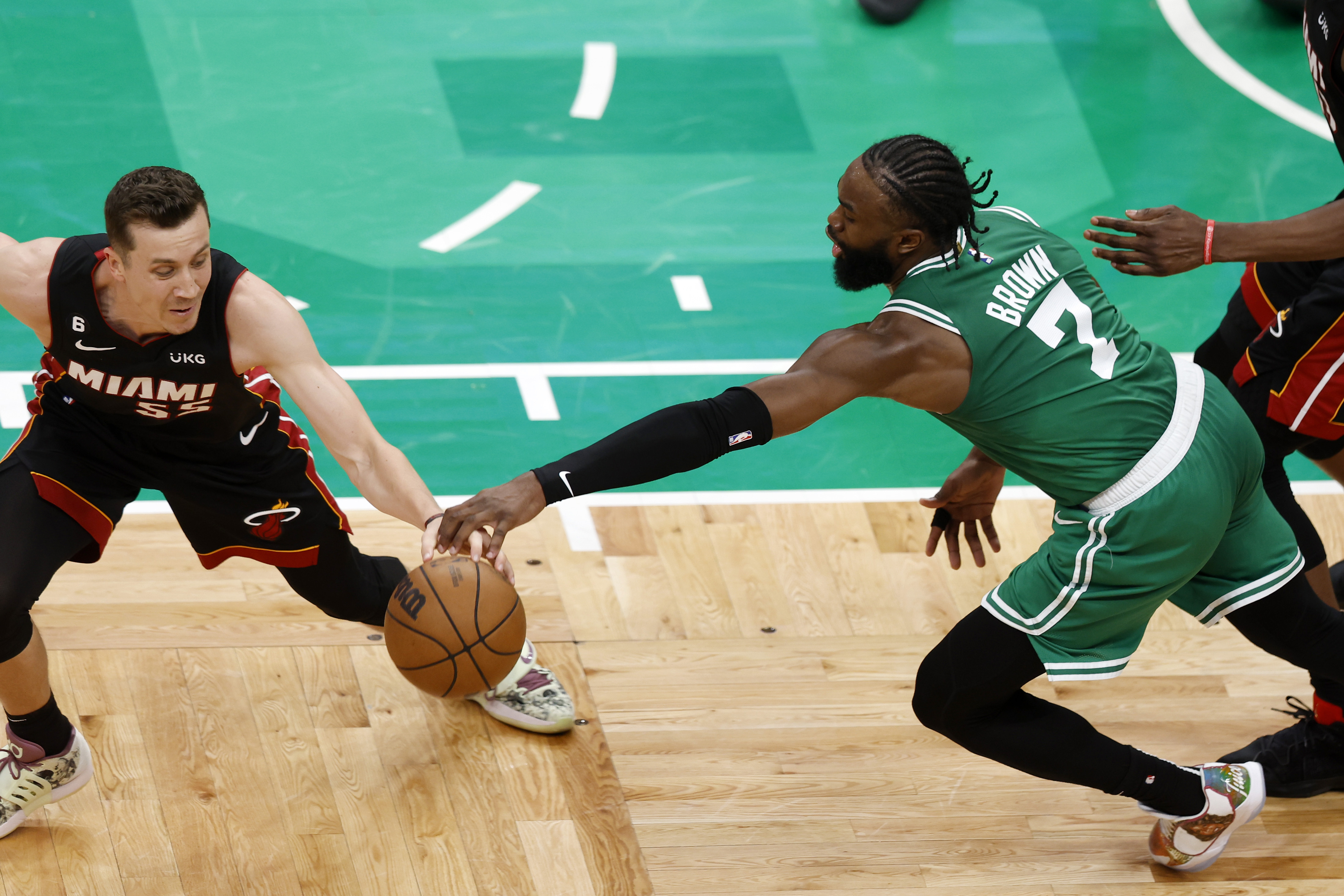 NBA Finals Game 1: Celtics mount huge fourth-quarter comeback to