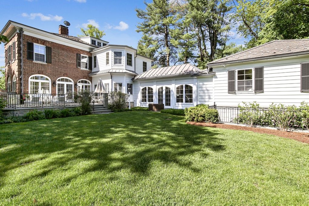 Eli Manning puts 6-bedroom N.J. mansion on market for $5.25M 