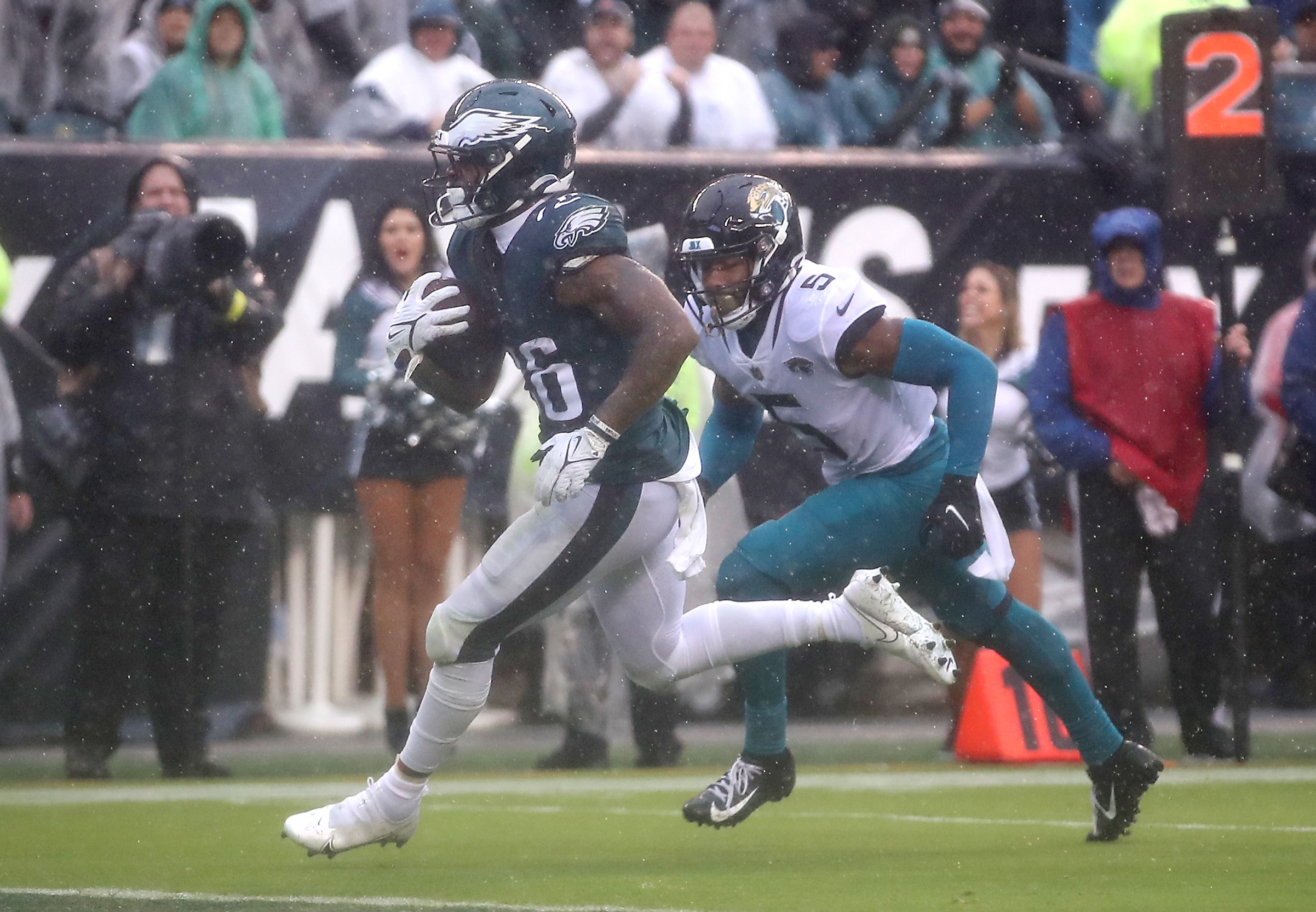 It's not pretty but Eagles stay unbeaten in 29-21 win over Jaguars behind  Miles Sanders, Haason Reddick