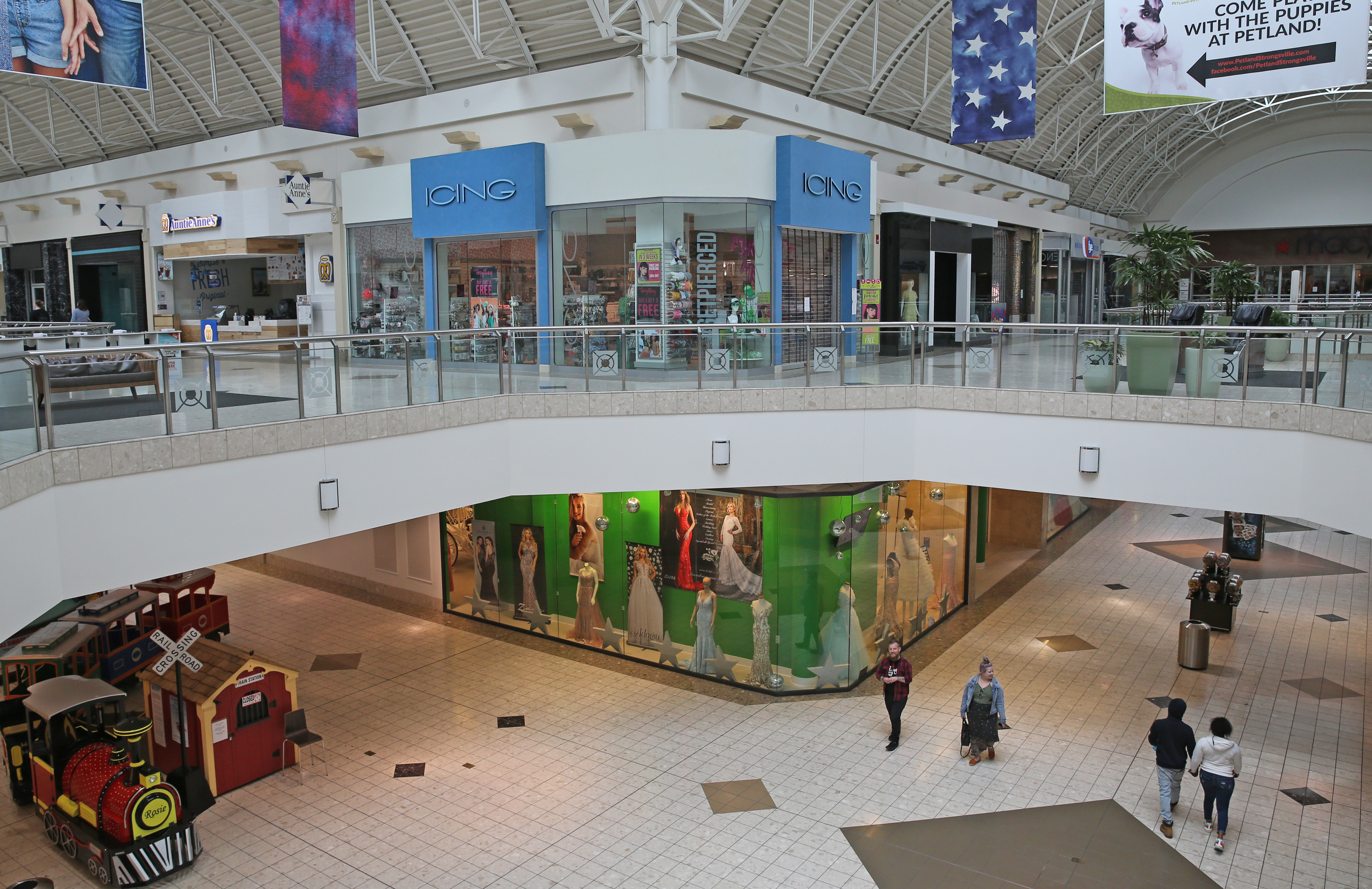 El centro comercial  Mall, The good place, South park
