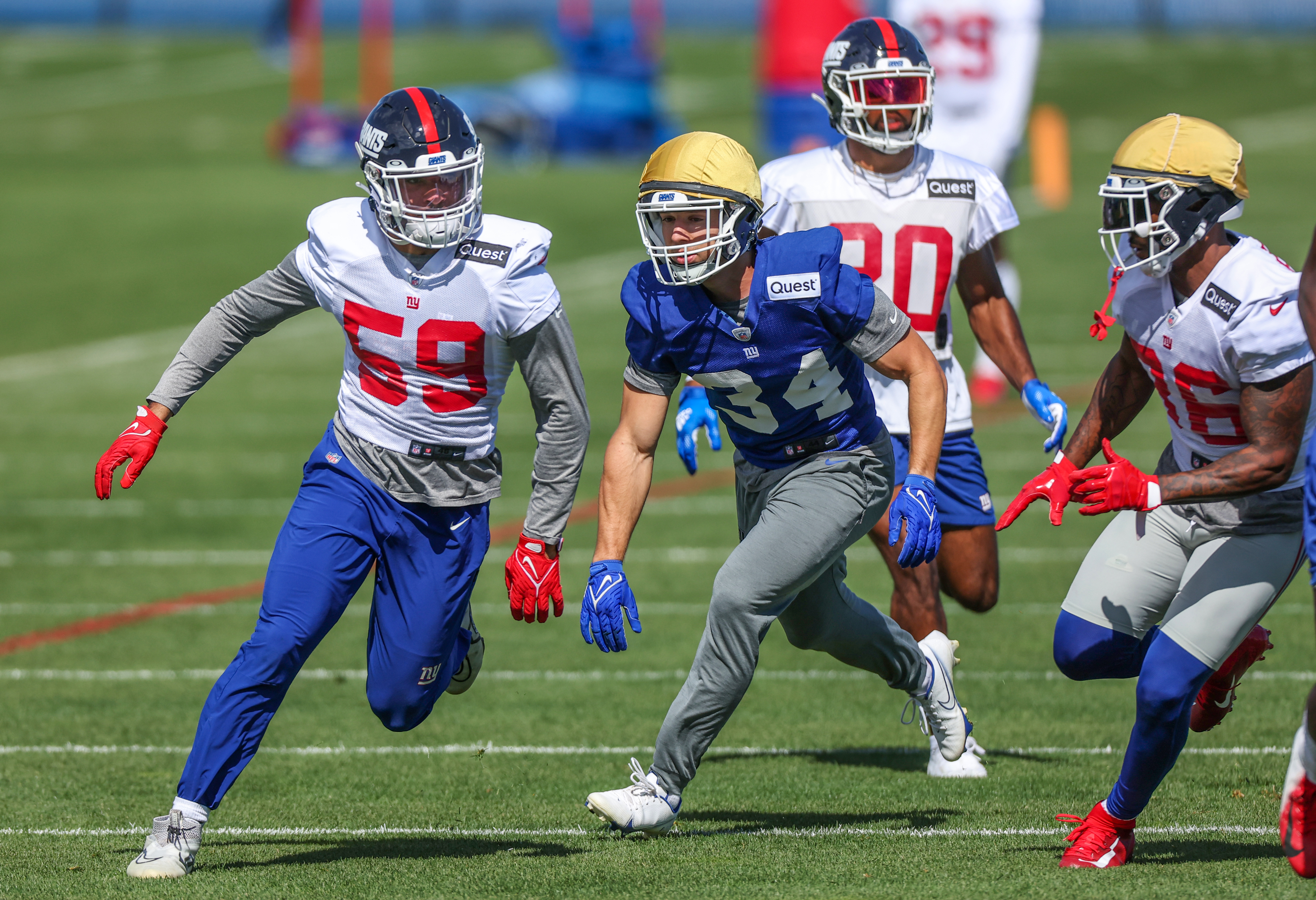 New York Giants' Leonard Williams (99) warms up before an NFL football game  against the San Francisco 49ers in Santa Clara, Calif., Thursday, Sept. 21,  2023. (AP Photo/Jed Jacobsohn Stock Photo - Alamy