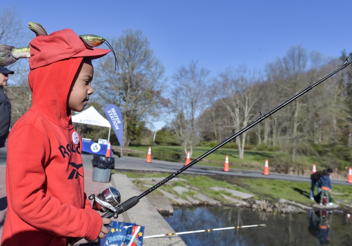 Cops and Bobbers, Hooks and Ladders teaches joy of fishing to youngsters  (photos) 