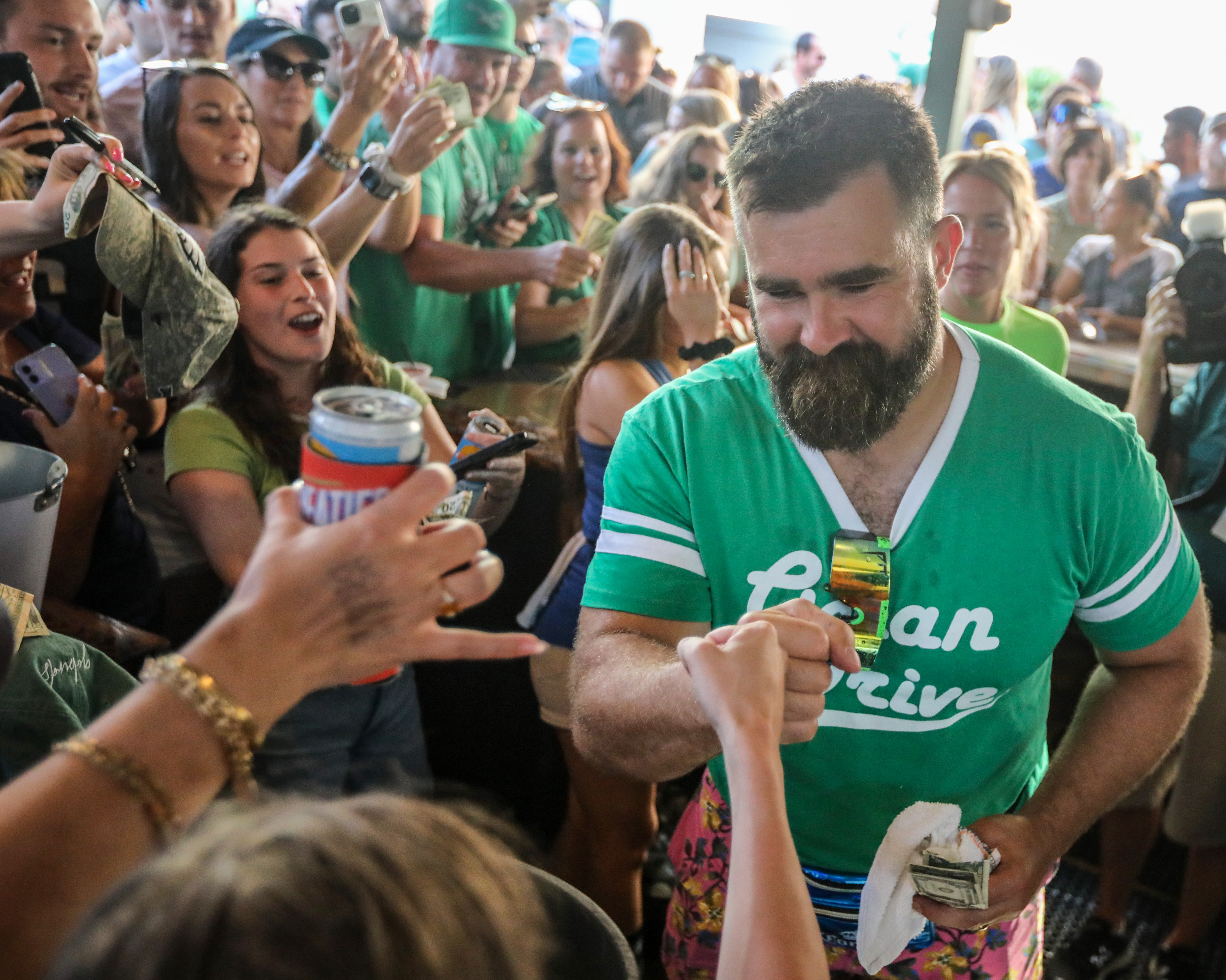 Donning a Delco T-Shirt, Eagles Center Jason Kelce Stops by Brick & Brew  for Some Arm Wrestling