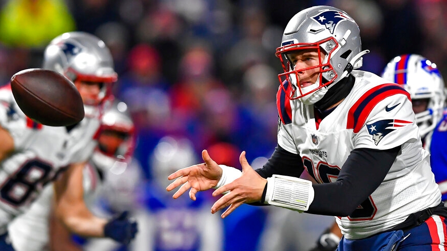 Mac Jones gave the Patriots' offensive line a 'big haul' of Christmas gifts