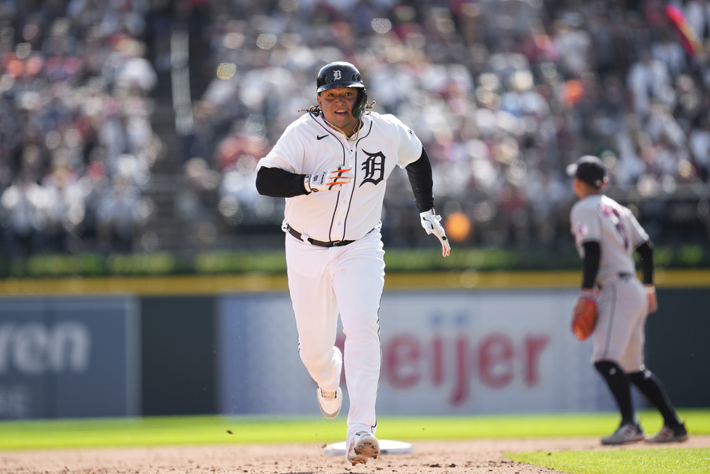 Miguel Cabrera of the Detroit Tigers waves to the crowd as he is News  Photo - Getty Images