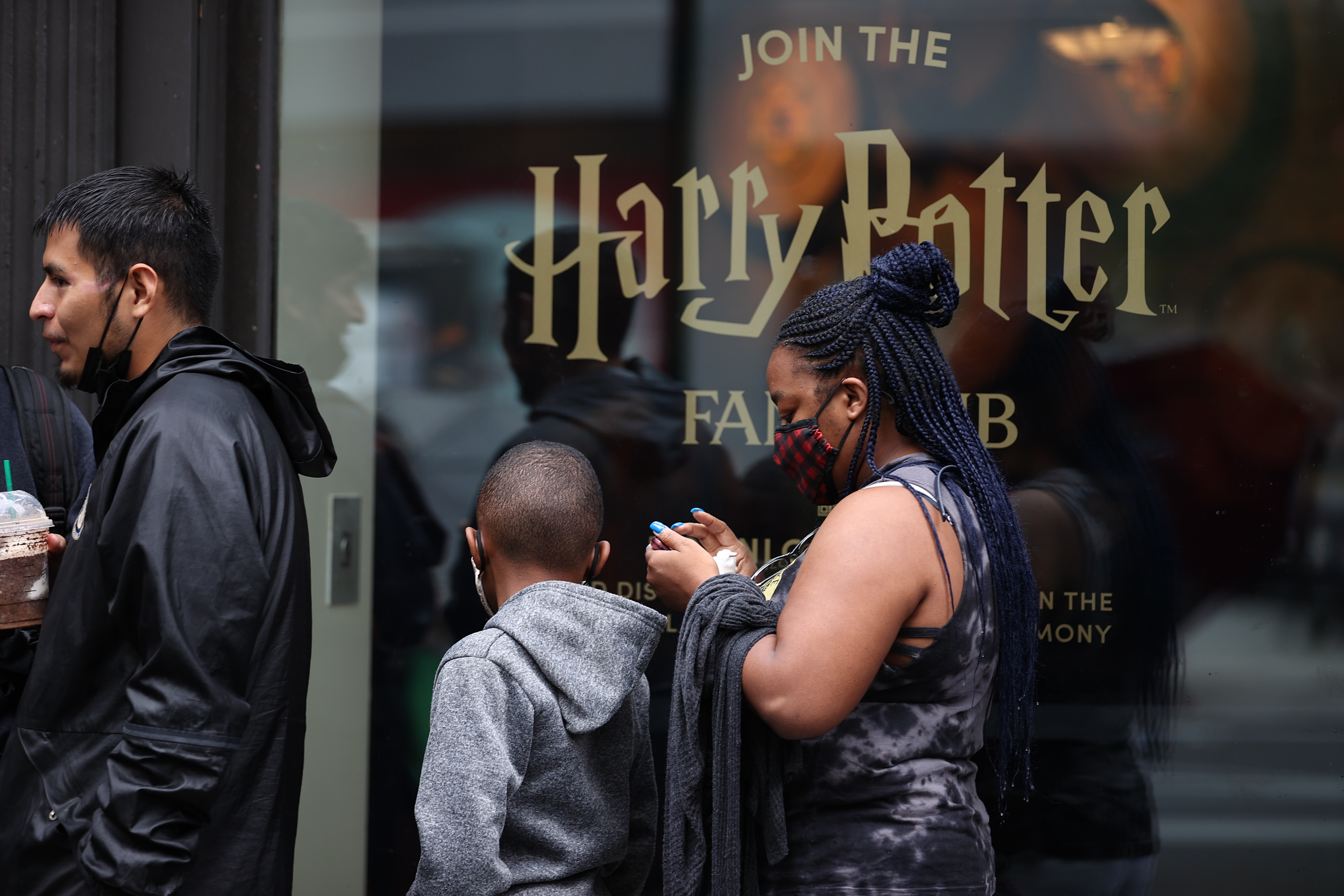 Harry Potter flagship store opens in NYC: Check out all the magic, wands,  Butterbeer and props 