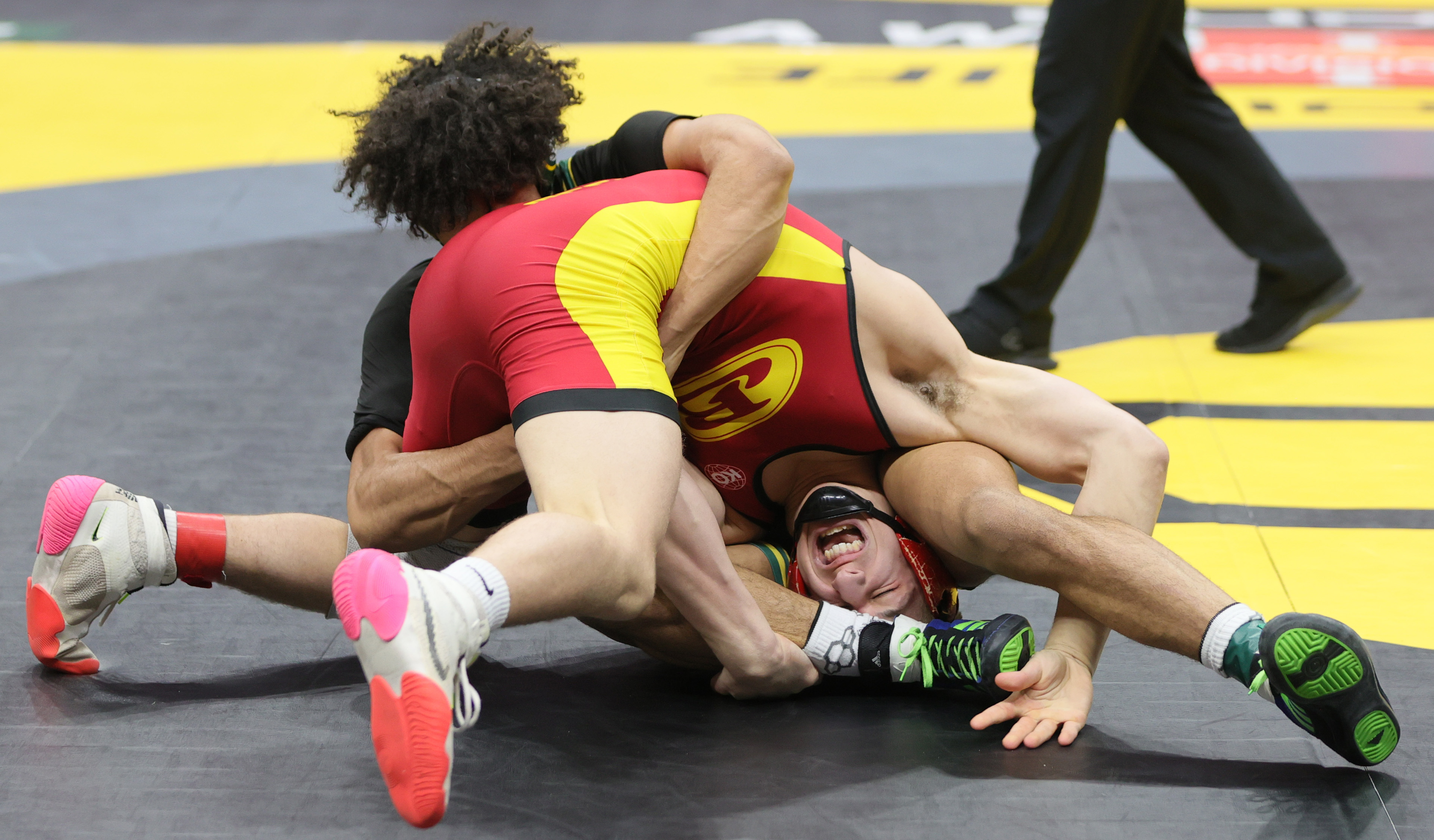 D1 state high school wrestling tournament semifinals, March 11, 2023