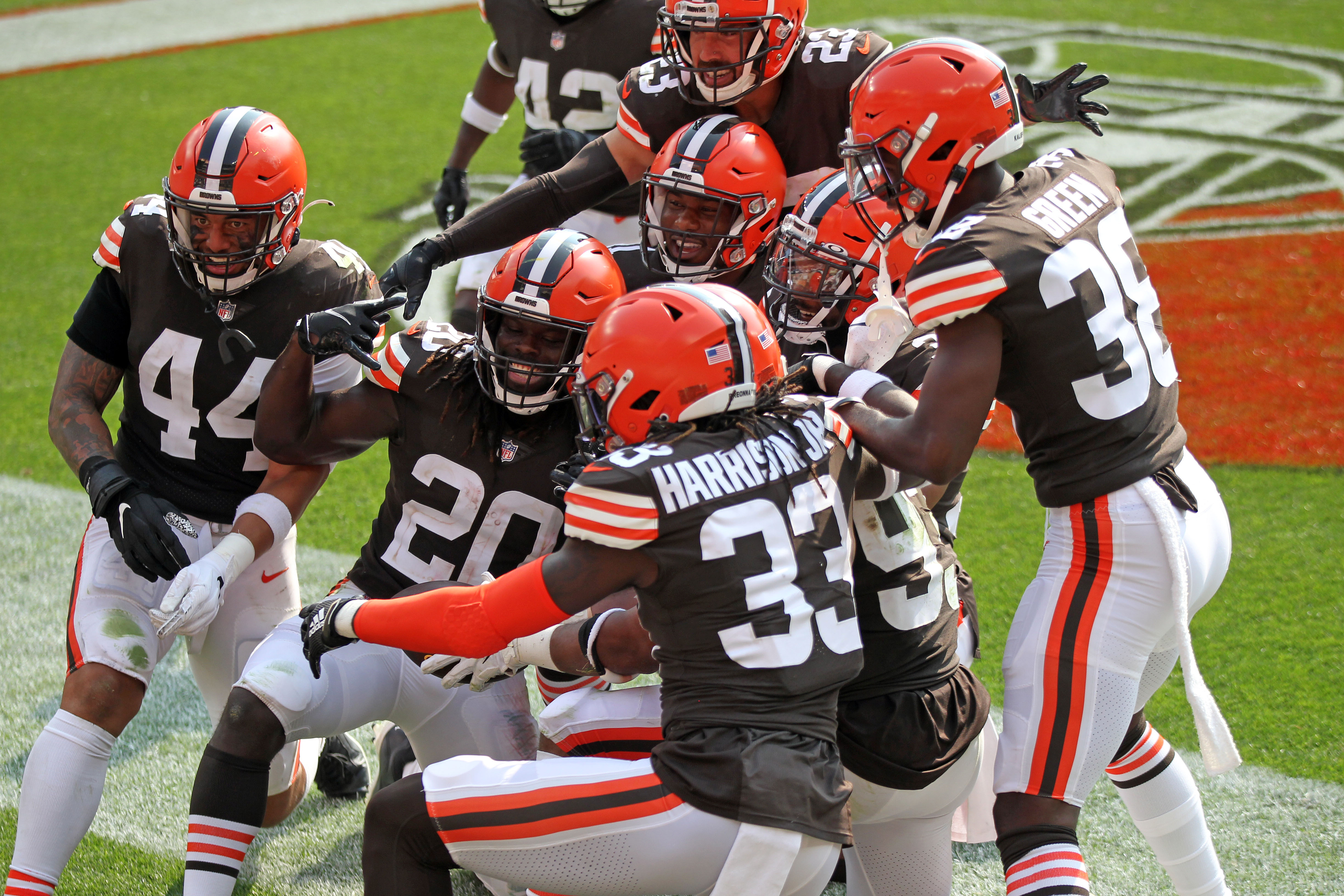 The browns вопросы. Кливленд Вашингтон. Brown. Cleveland Browns.