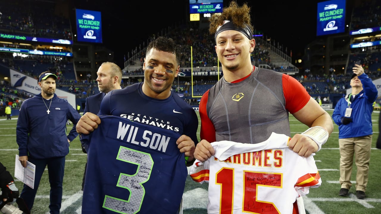 nfl players exchanging jerseys