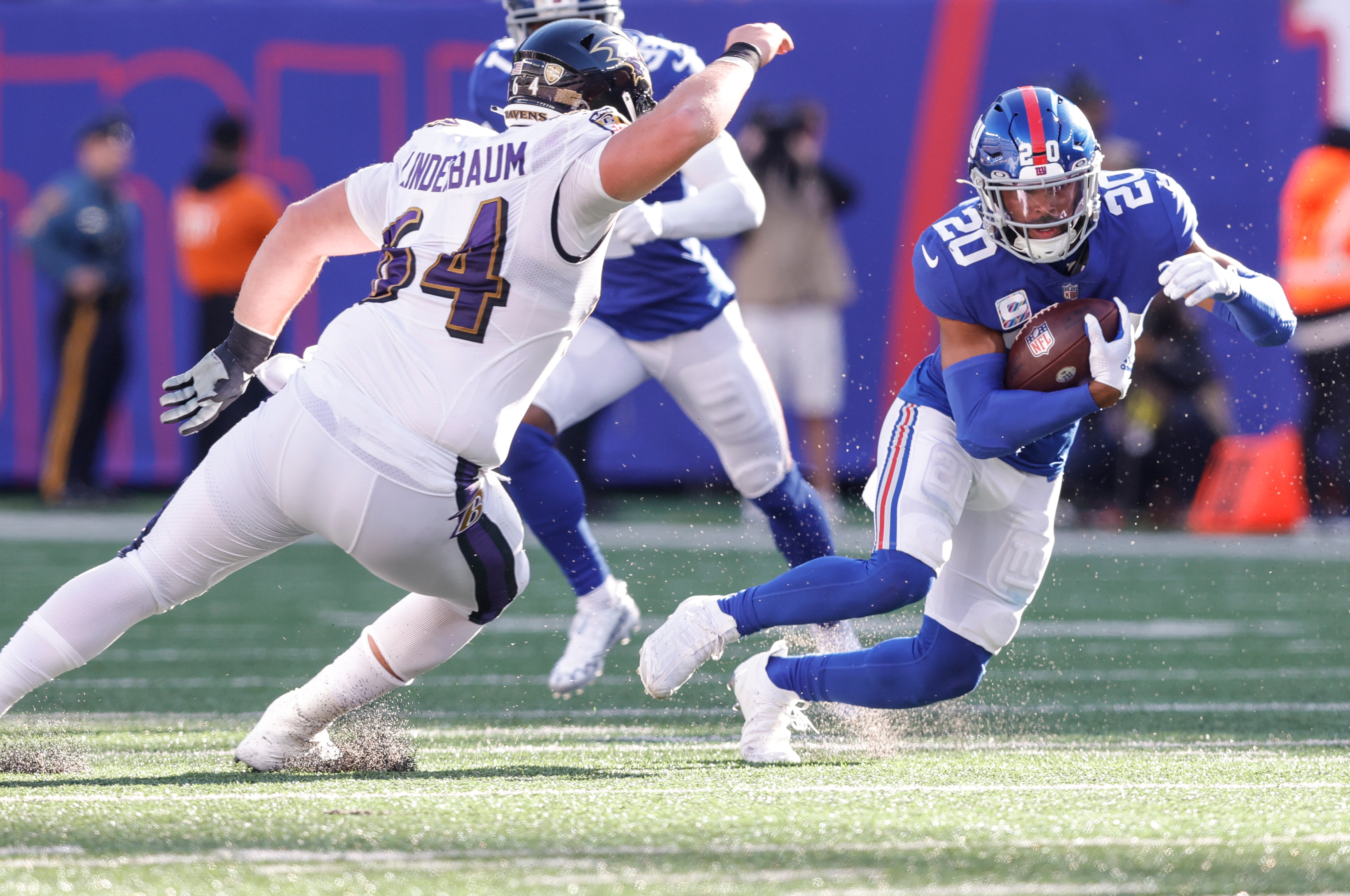 NY Giants: Evaluating the Julian Love position dilemma