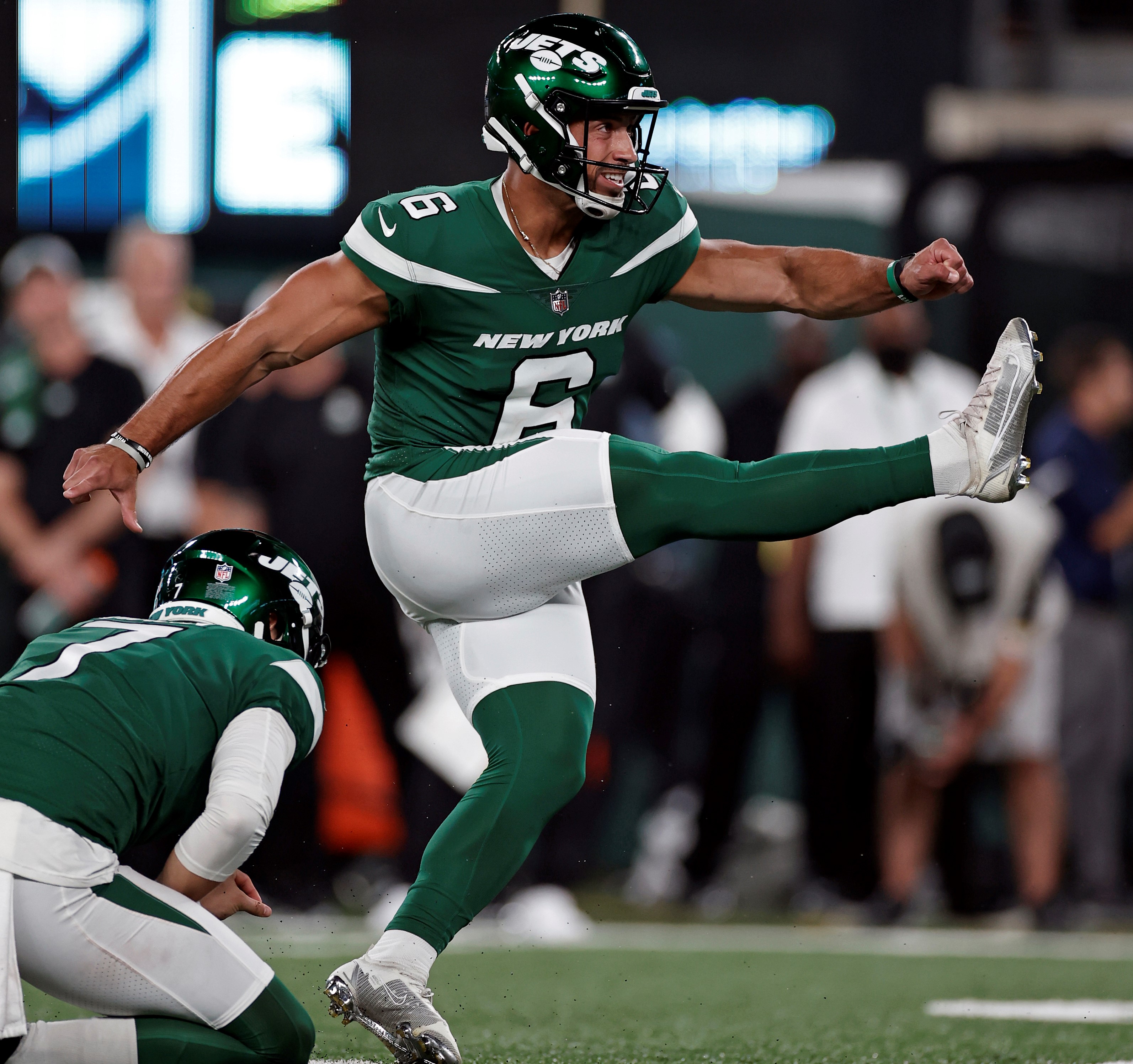 Jets kicker Ammendola has stunning debut as punter in pinch