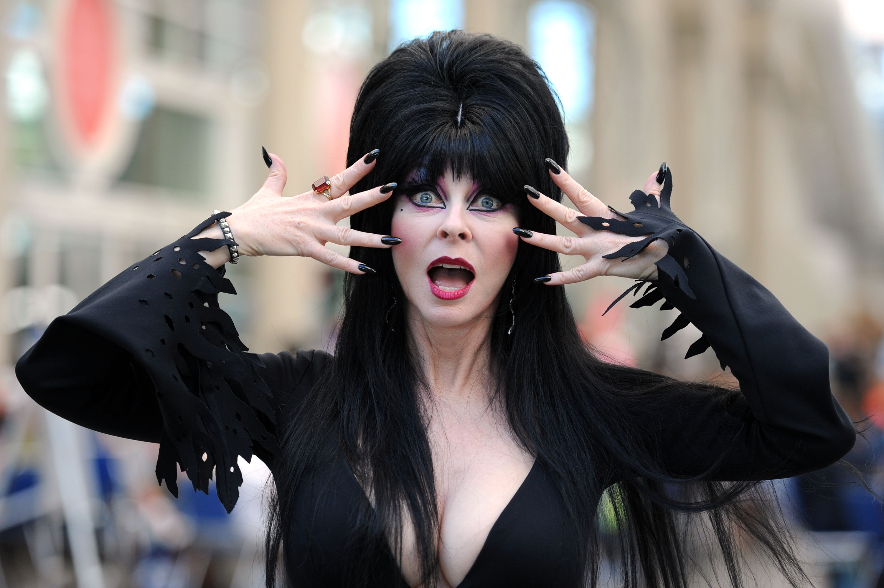 This Friday 8am - Elvira, Mistress of the Dark (official