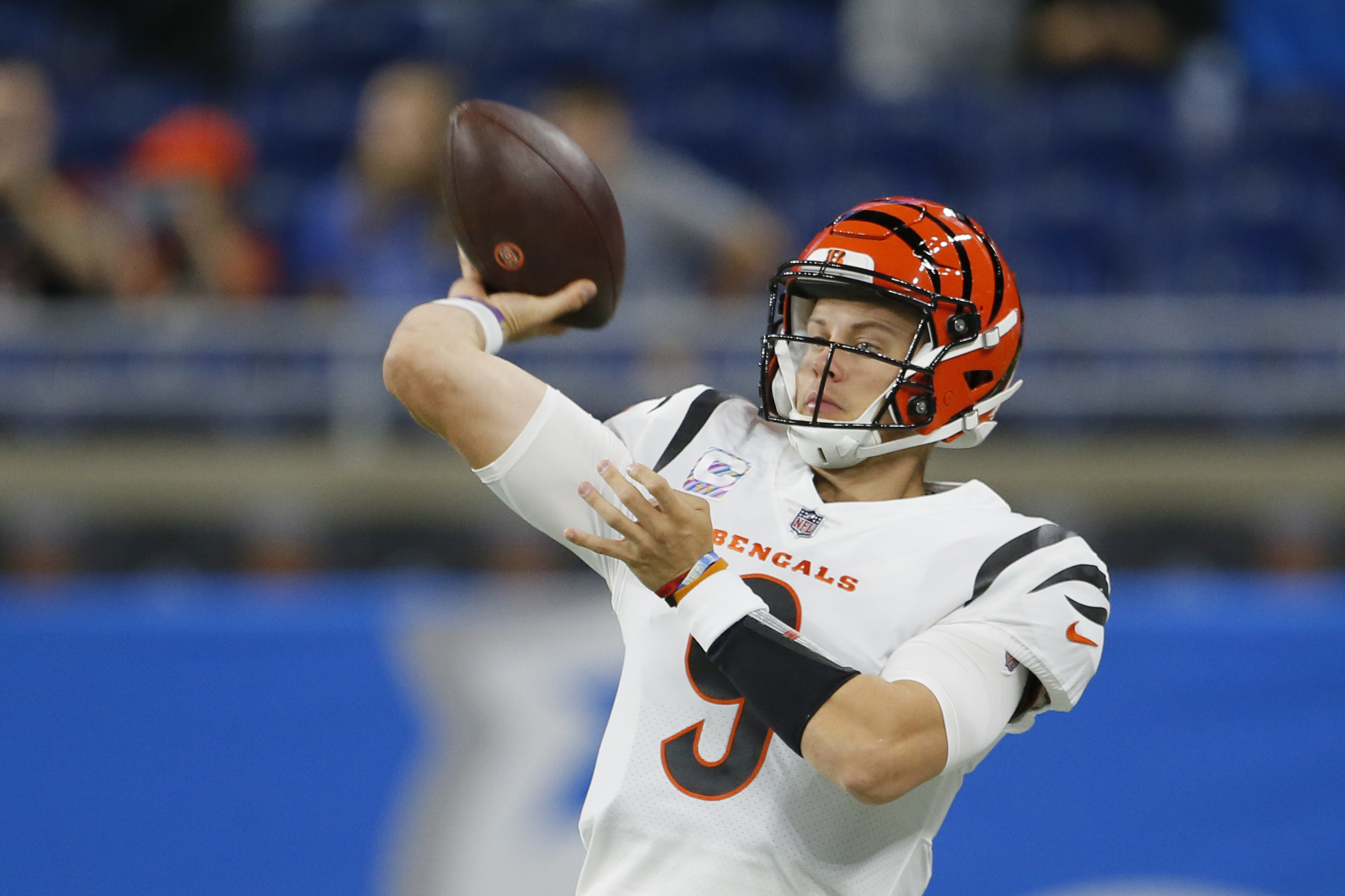 Joe Burrow throws 3 TDs as Bengals rout winless Lions 34-11