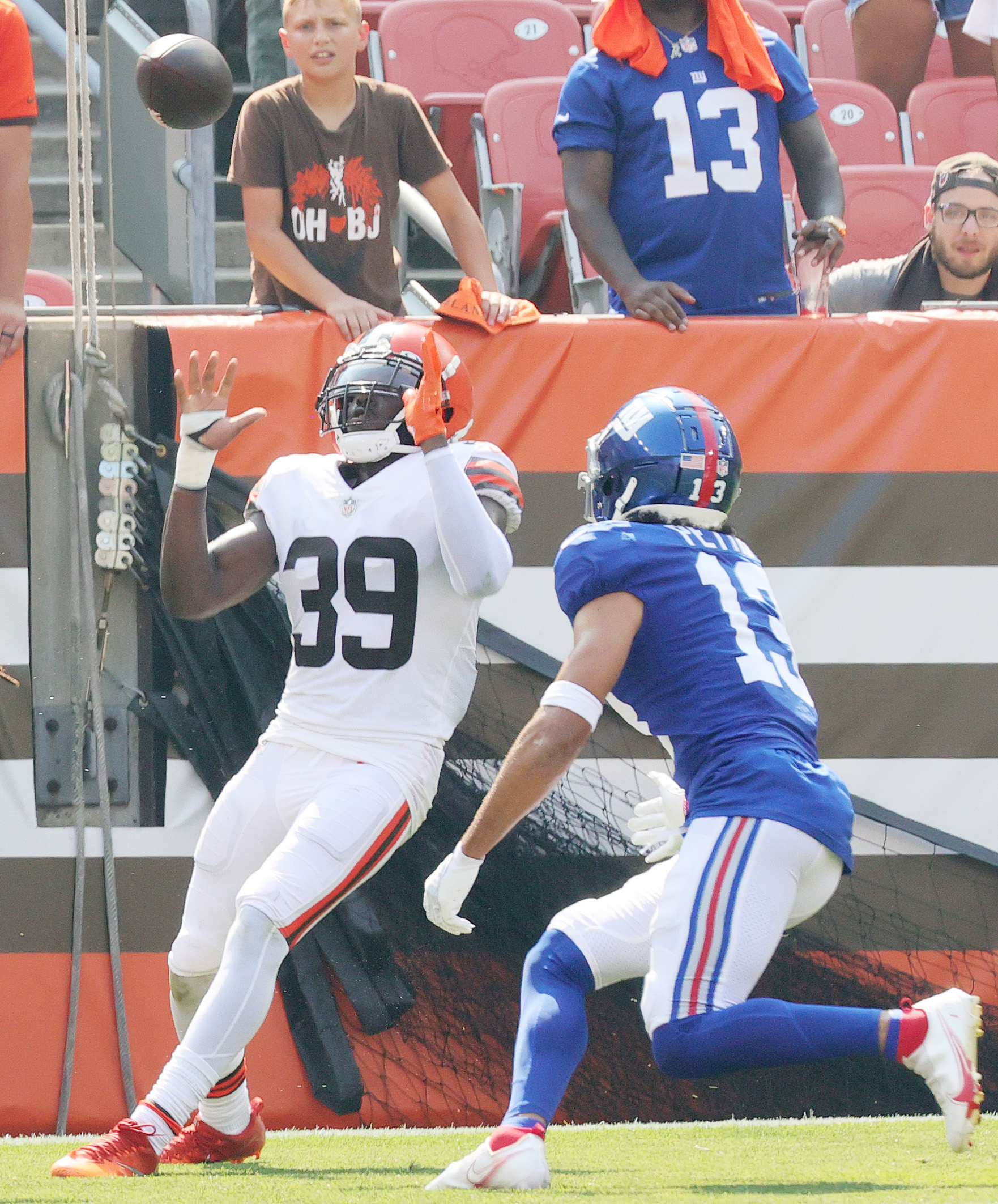 Brian Lewerke, Malik McDowell impress in Giants vs. Browns battle