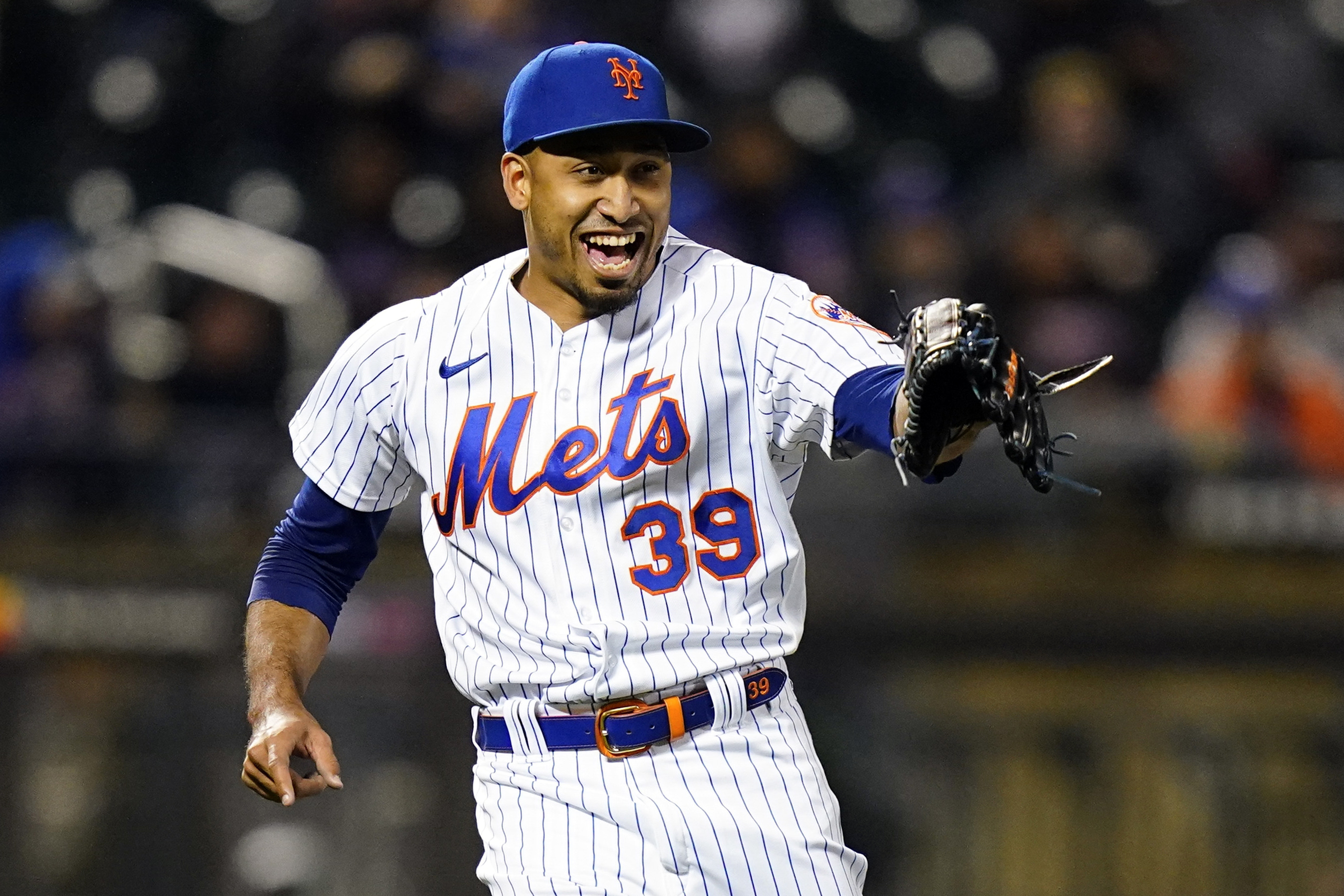 Mets closer Edwin Diaz likely to miss the entire 2023 season after tearing  patellar tendon at WBC - Newsday