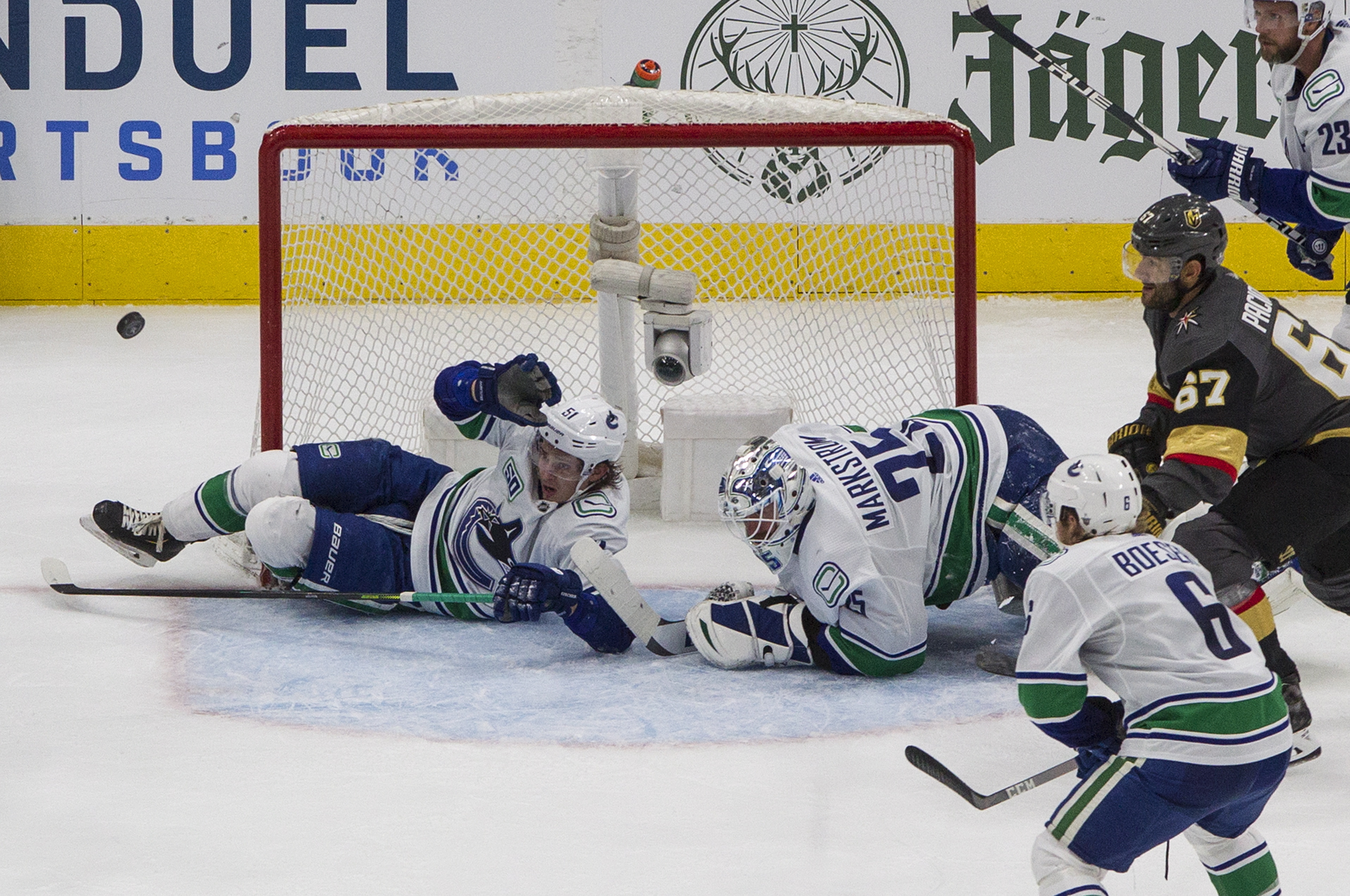 vancouver canucks hockey game live