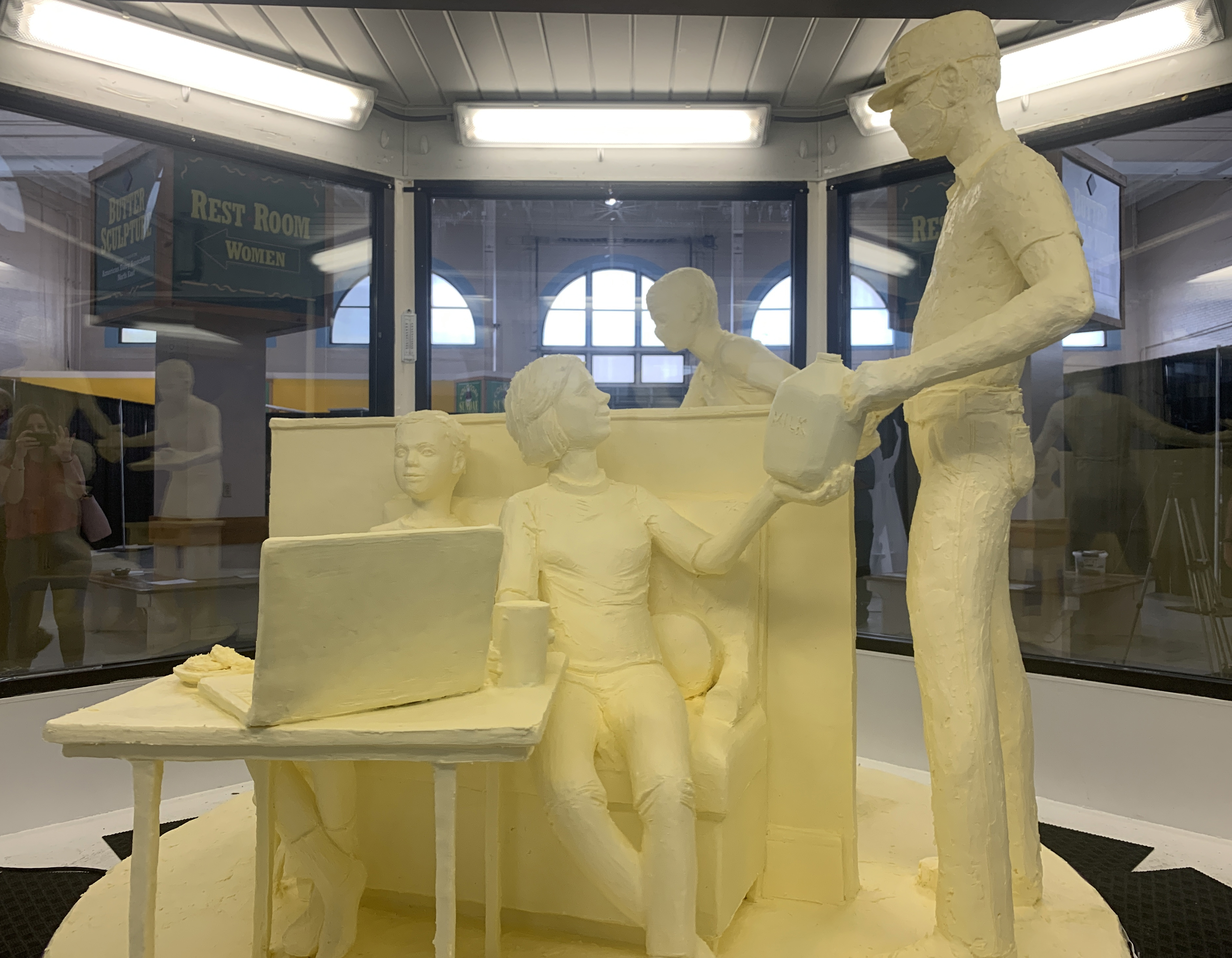 BUTTER SCULPTING BEGINS IN SYRACUSE