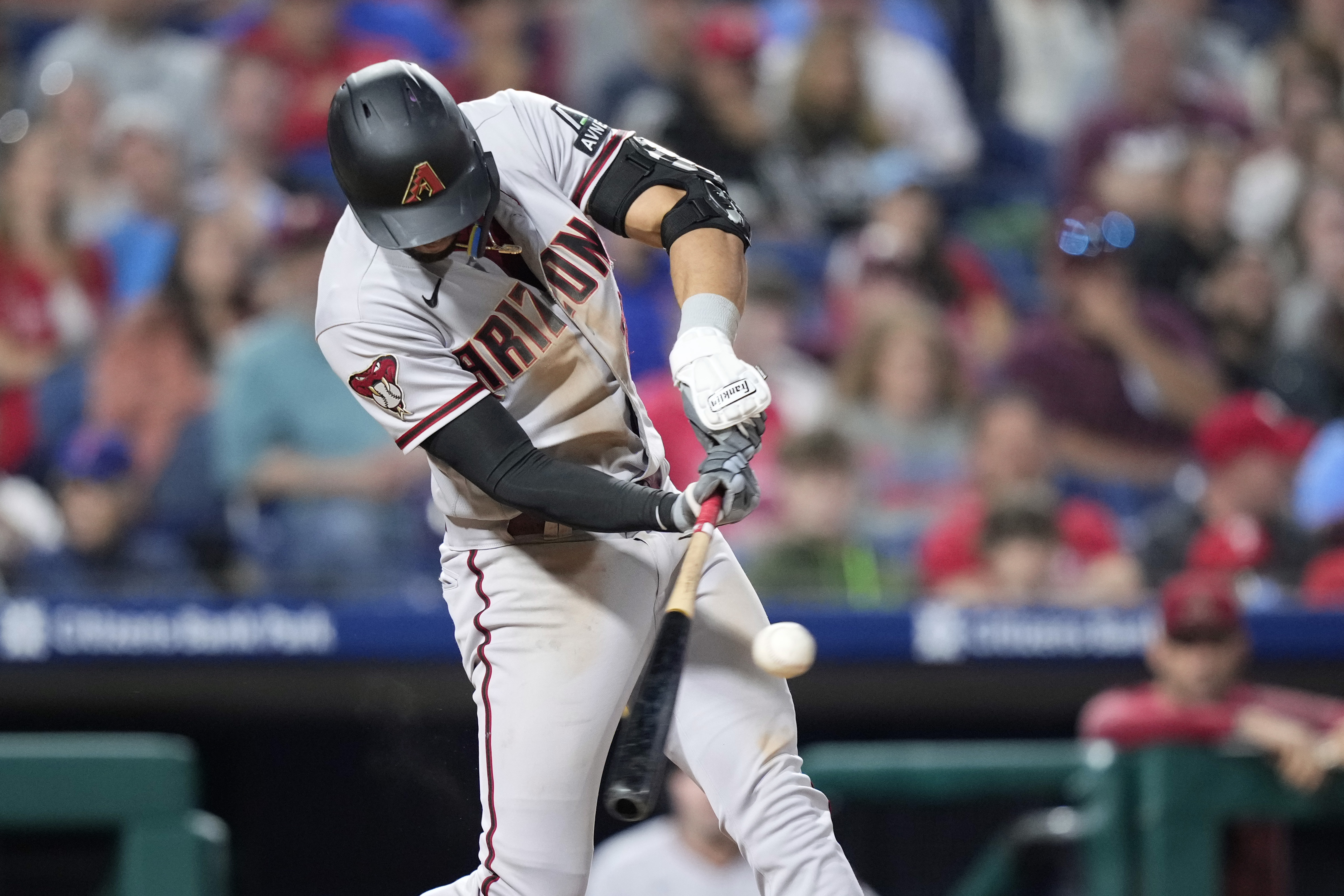 Gurriel extends majors' longest hitting streak to 15 games