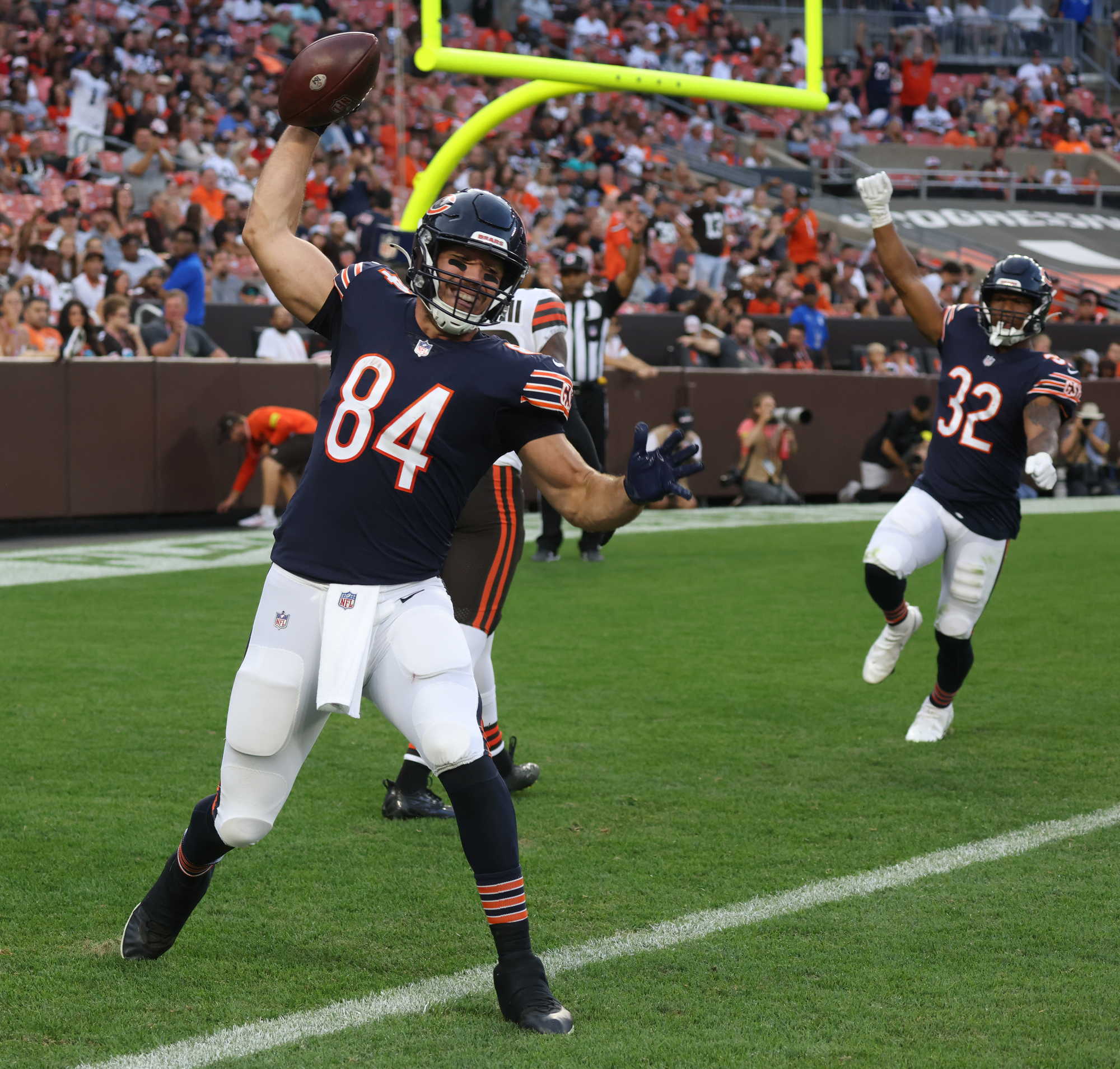 Chicago Bears tight end Ryan Griffin (84) celebrates after making