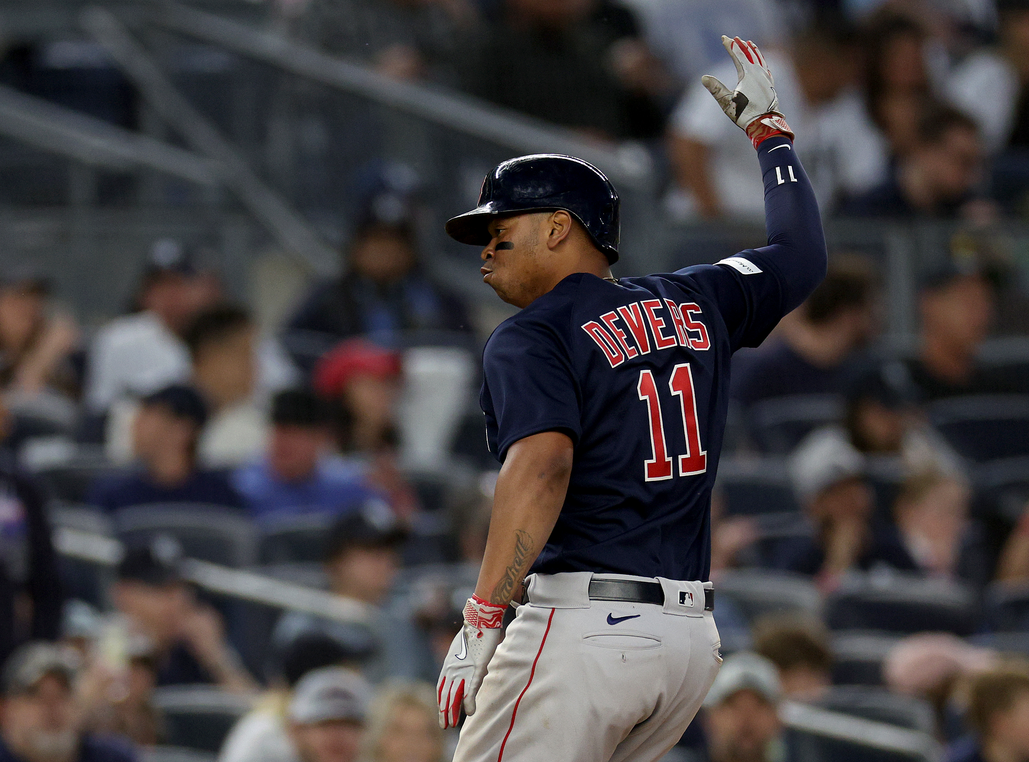 Rafael Devers returns from IL and carries Red Sox to victory over Astros