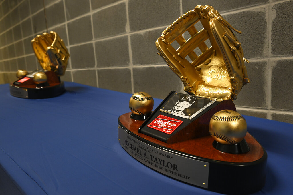 Jose Trevino, DJ LeMahieu win 2022 Gold Glove Awards for Yankees